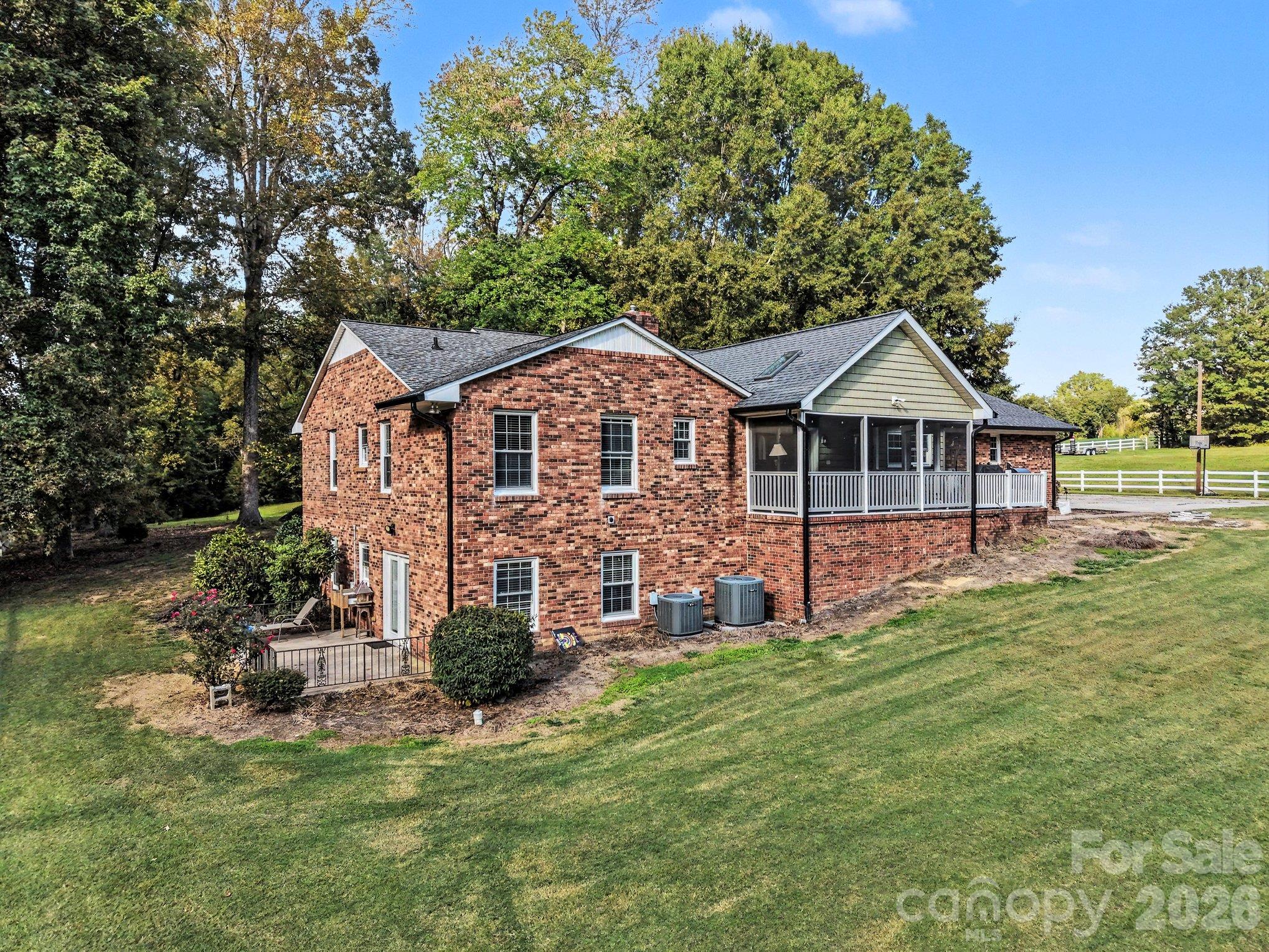 Single Family Residence at 1170 Old Salem Road, Kernersville, photo 37 of 48