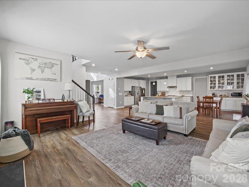 Single Family Residence at 213 Candish Court, Fort Mill, photo 5 of 48