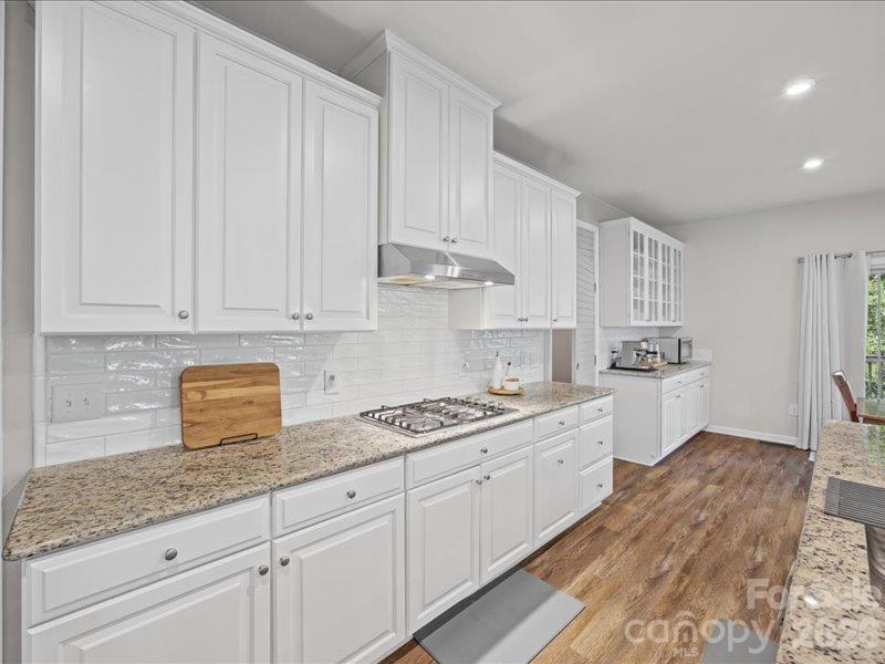 Single Family Residence at 213 Candish Court, Fort Mill, photo 8 of 48