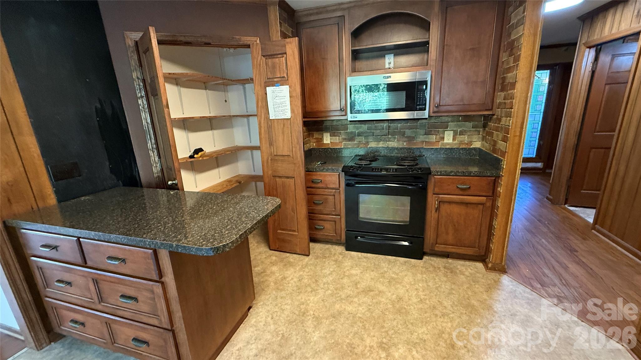 Kitchen - 36934 Tercher Road, New London