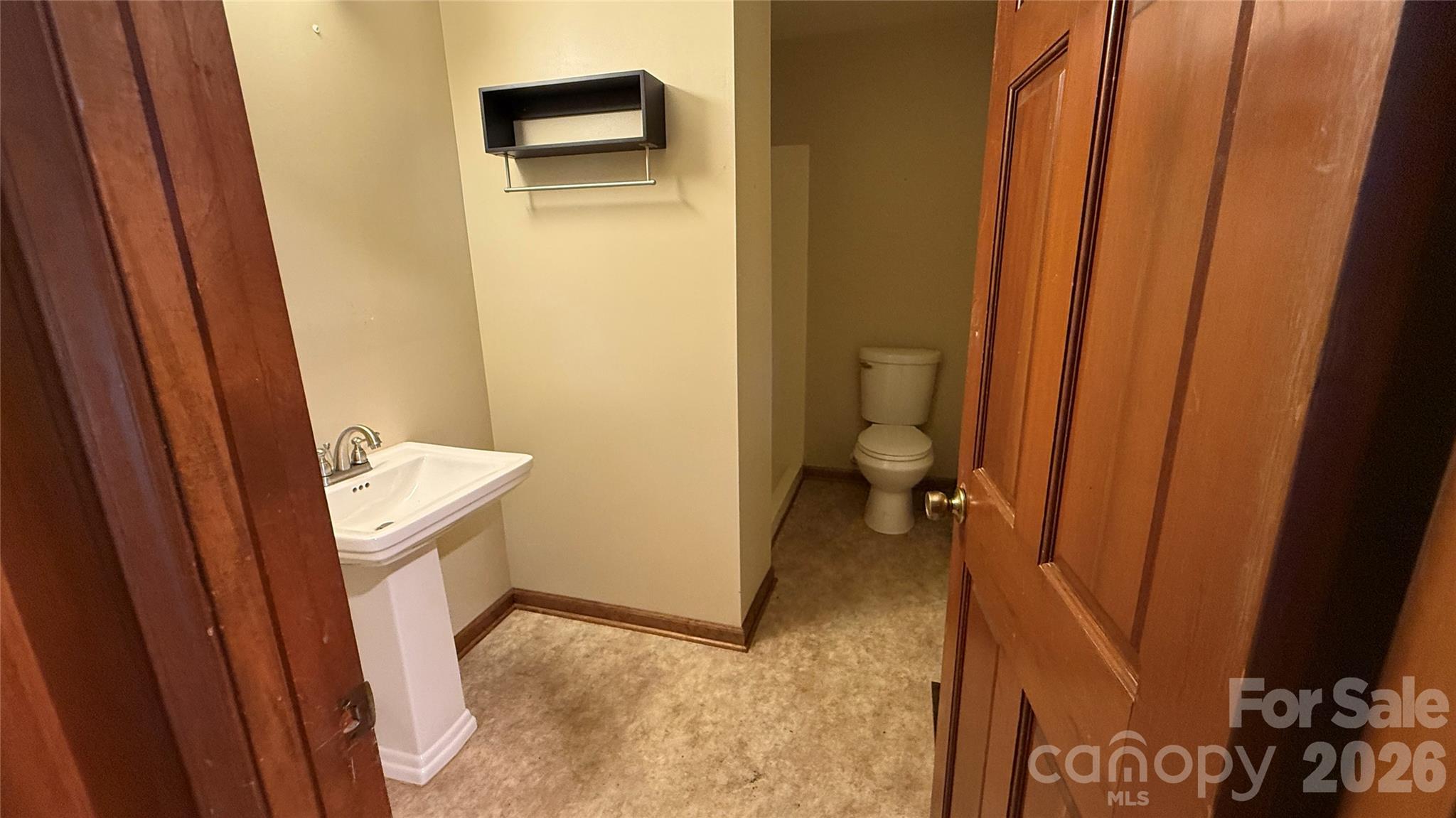 Upstairs Full Bath - 36934 Tercher Road, New London
