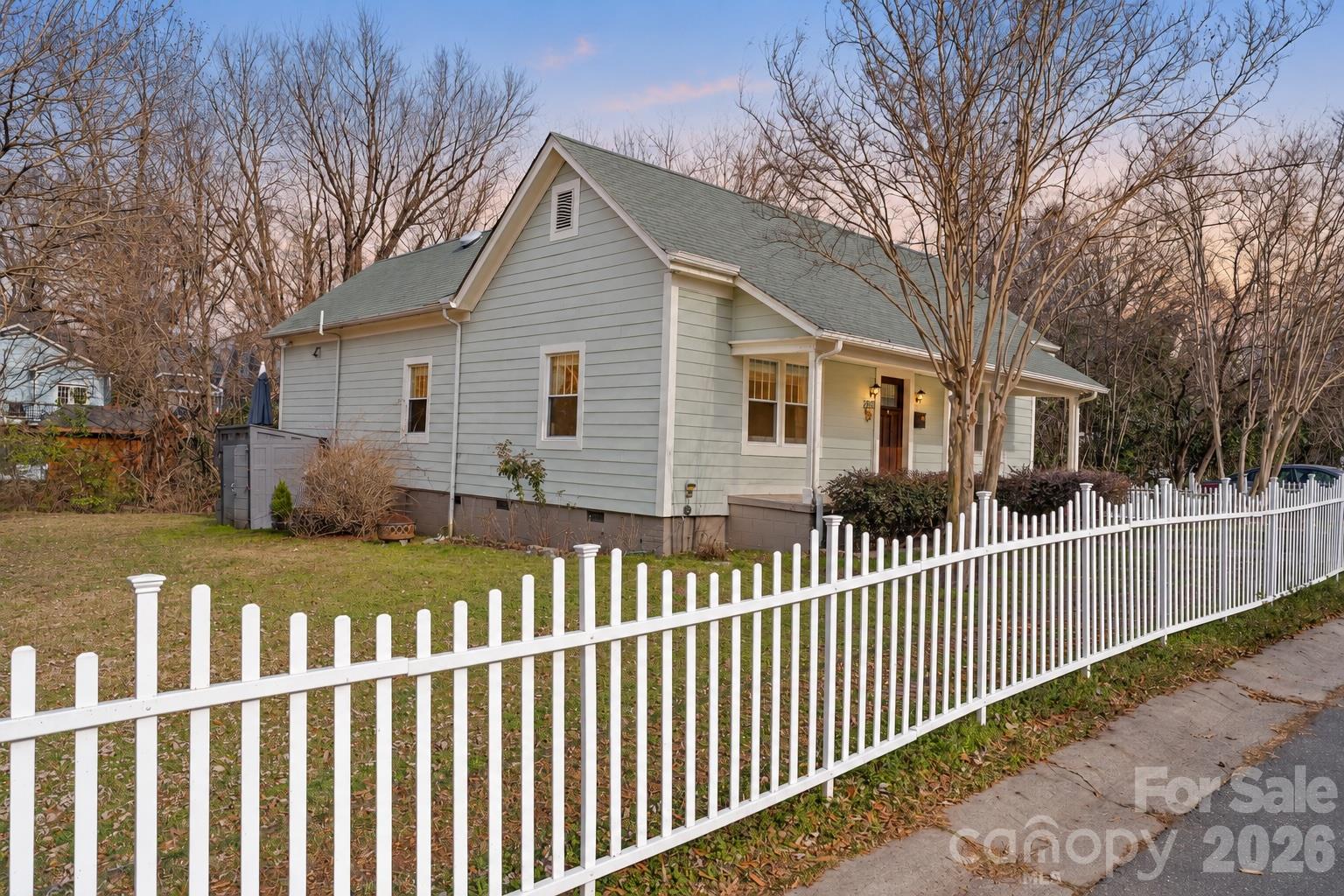 Single Family Residence at 2815 N Myers Street, Charlotte, photo 2 of 38