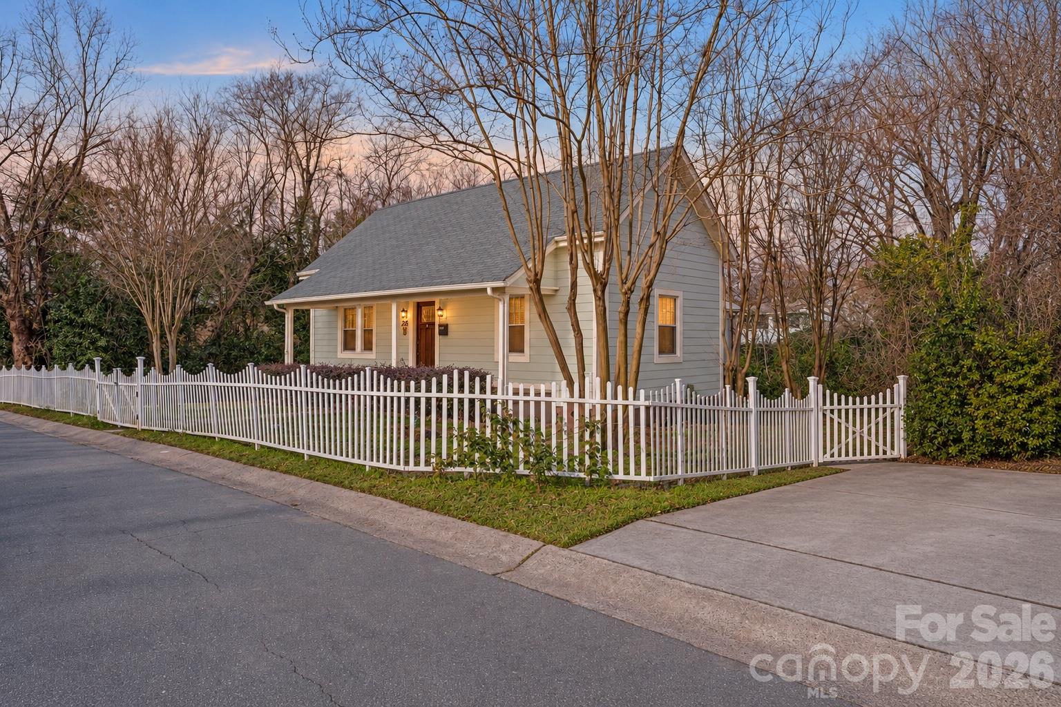 Single Family Residence at 2815 N Myers Street, Charlotte, photo 6 of 38