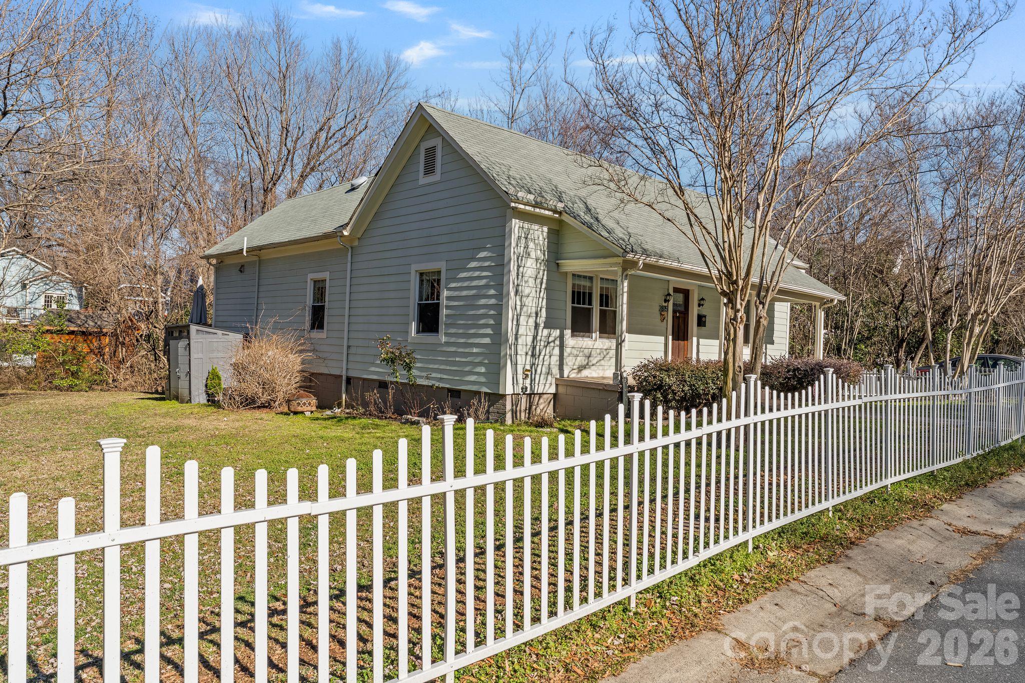 Single Family Residence at 2815 N Myers Street, Charlotte, photo 34 of 38
