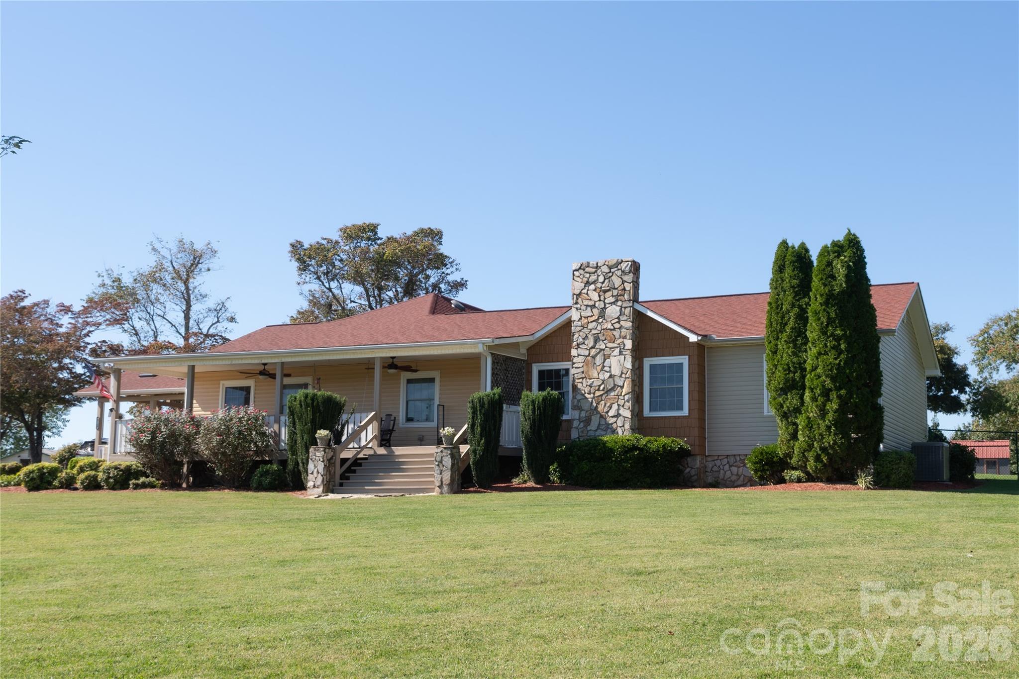 Single Family Residence at 4128 Icard Ridge Road, Hickory, photo 2 of 48