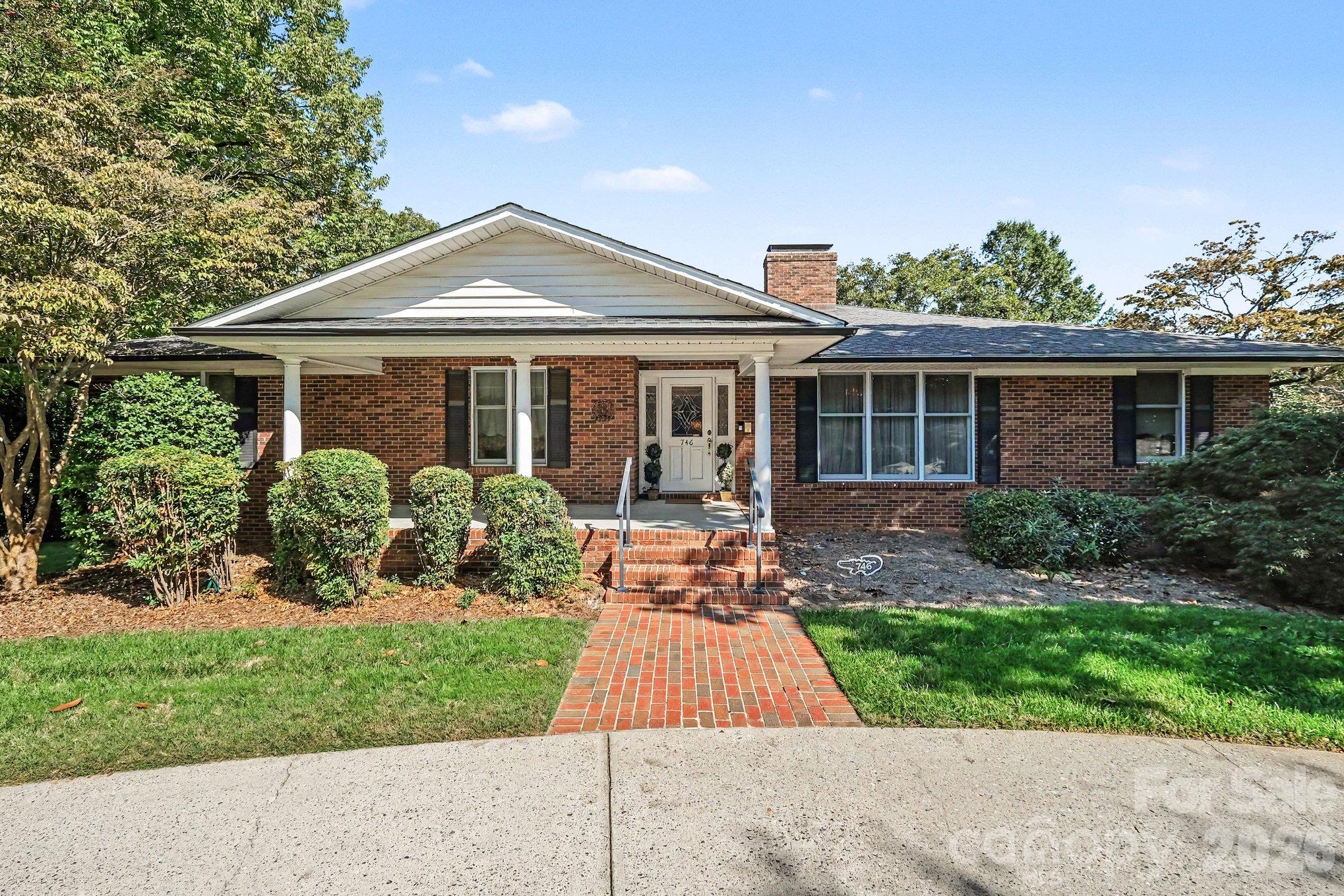 746 Grandview Drive NE
