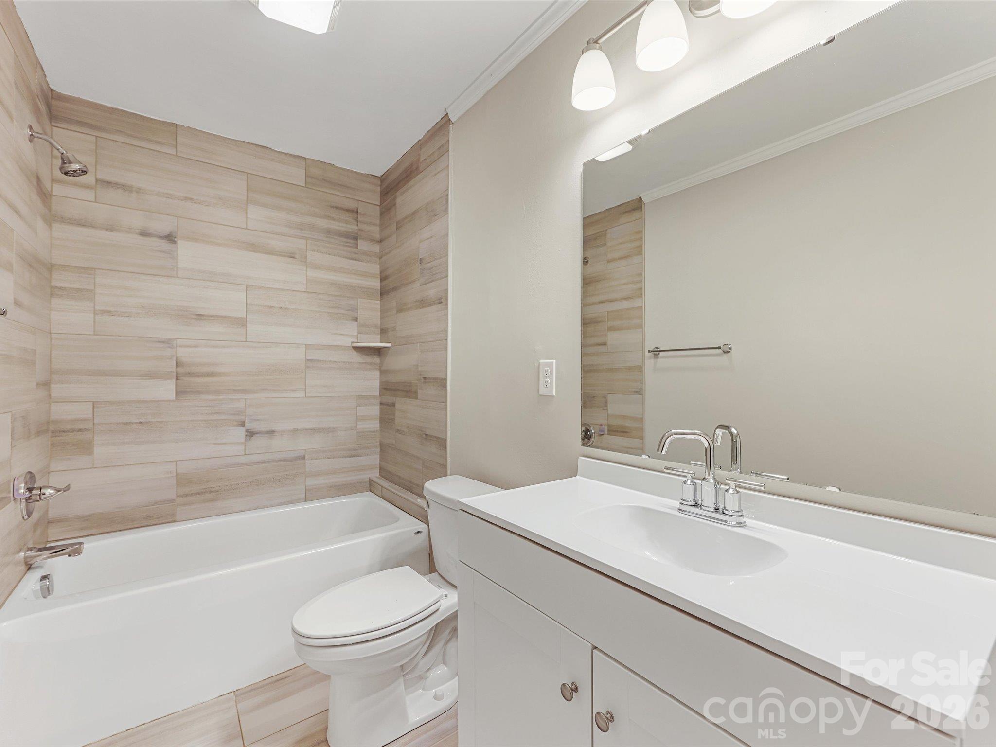 Hall bathroom w/ designer tile shower wall - 721 Broad Street, Kannapolis