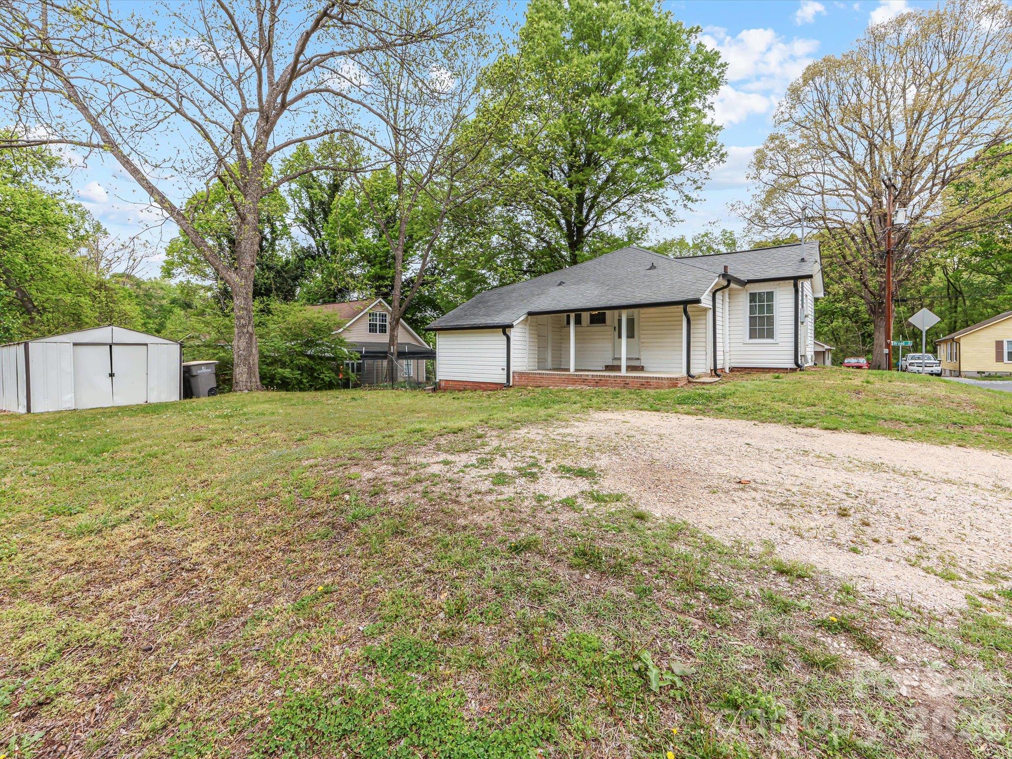 Single Family Residence at 721 Broad Street, Kannapolis, photo 29 of 31