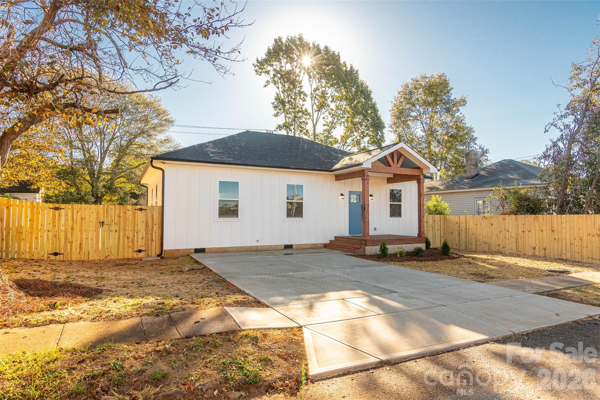 Single Family Residence at 719 Smith Street, Shelby, photo 2 of 30