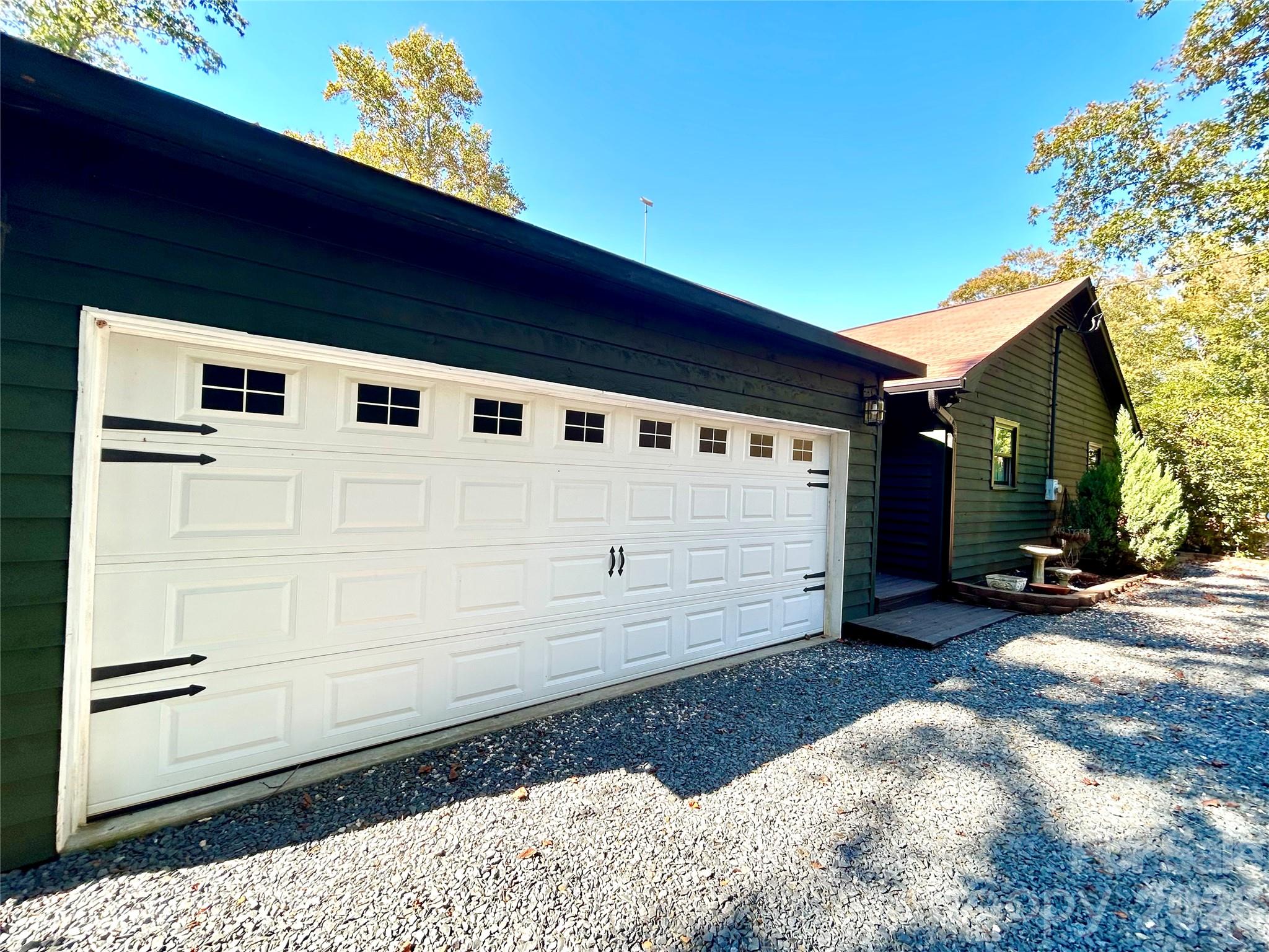 Single Family Residence at 1272 Island Creek Drive, Troy, photo 9 of 36