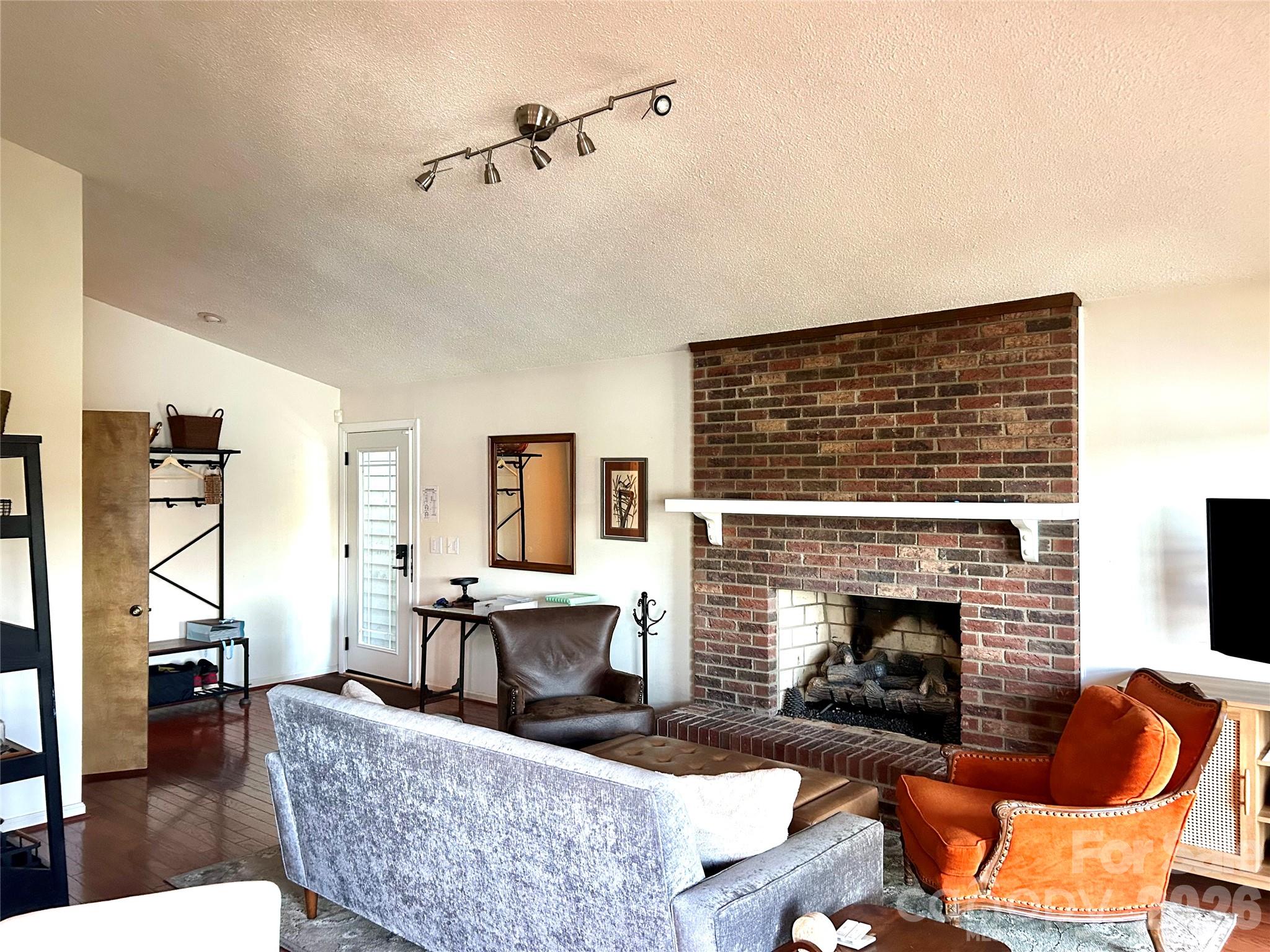 Single Family Residence at 1272 Island Creek Drive, Troy, photo 12 of 36