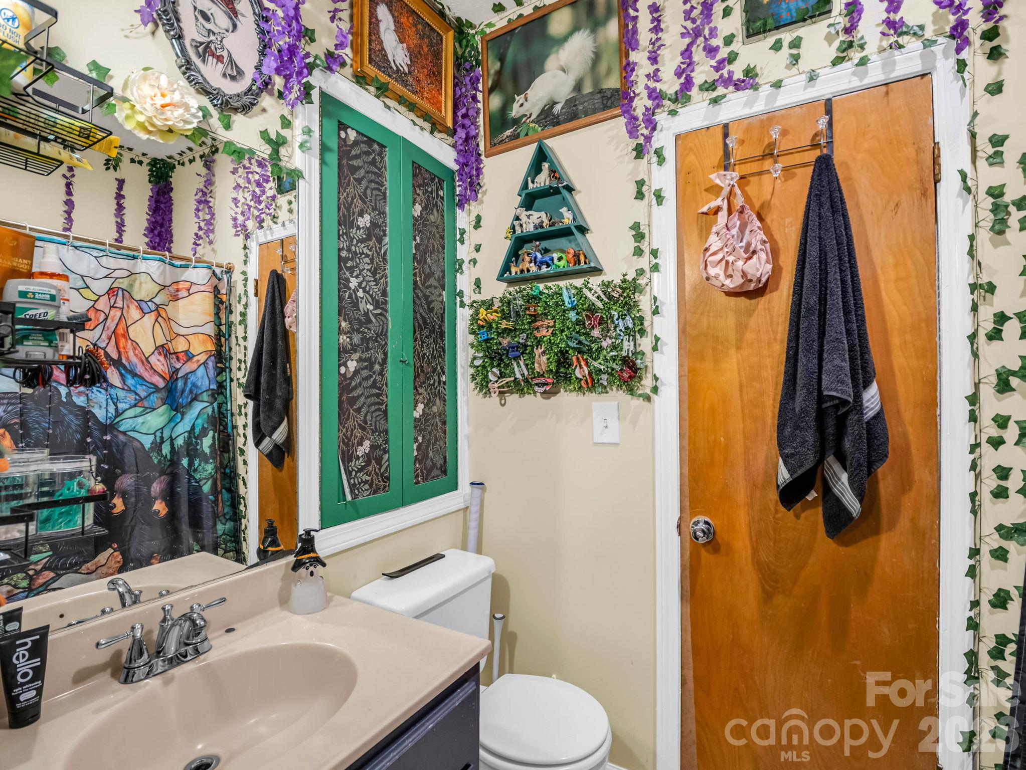 Unit B Bath - 228 Stoney Mountain Road, Hendersonville