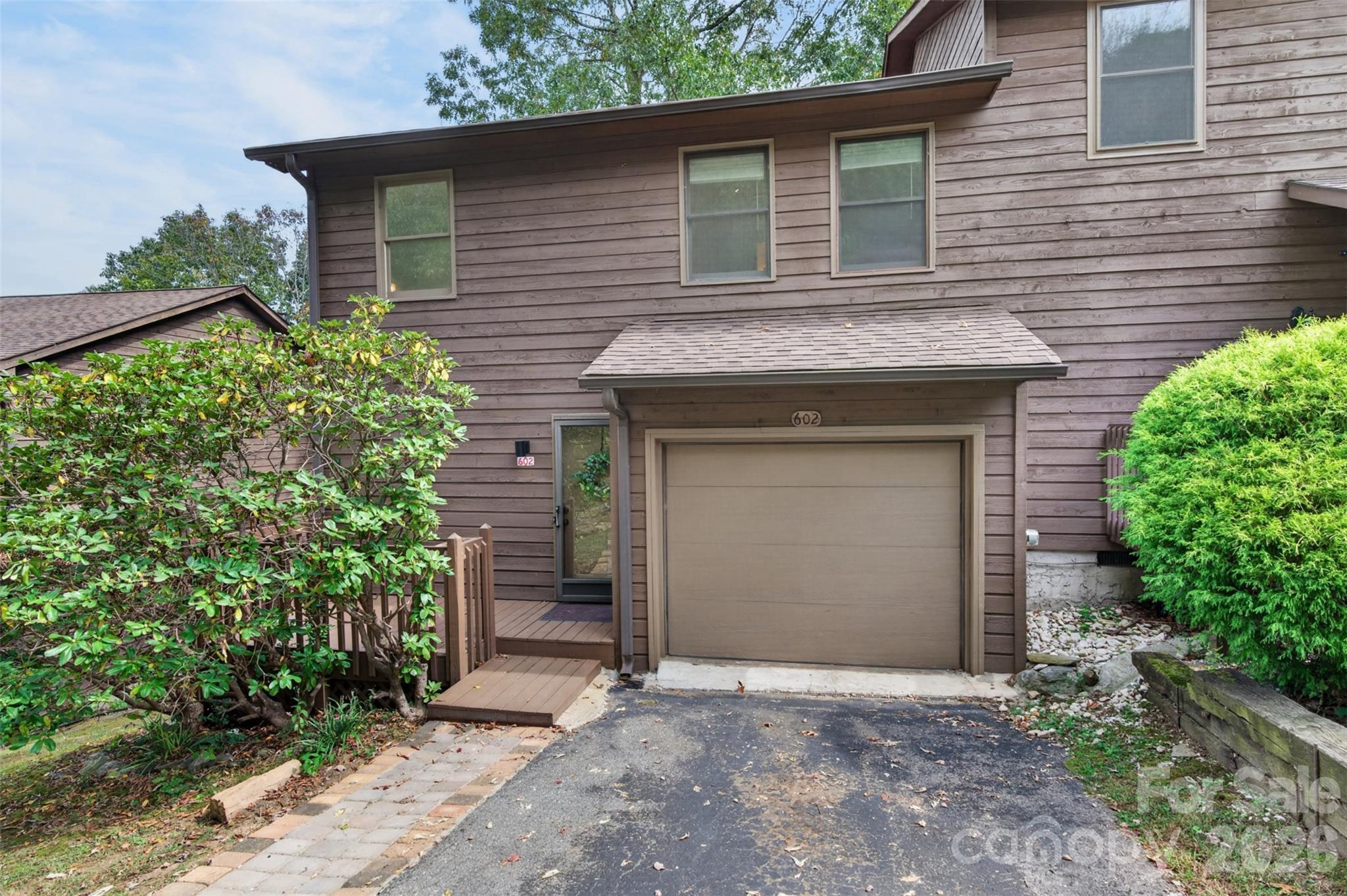 Single Family Residence at 602 Parkway Vista Drive, Asheville, photo 5 of 40