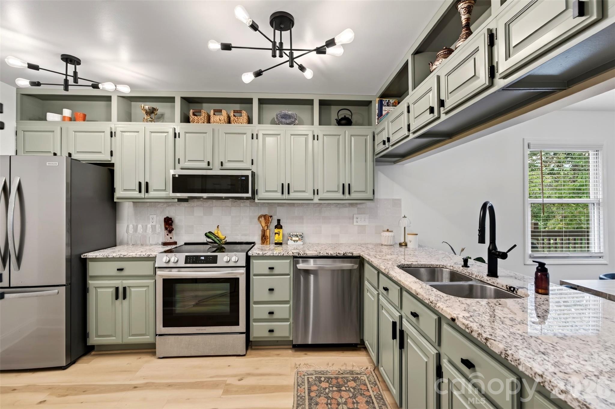Single Family Residence at 602 Parkway Vista Drive, Asheville, photo 13 of 40