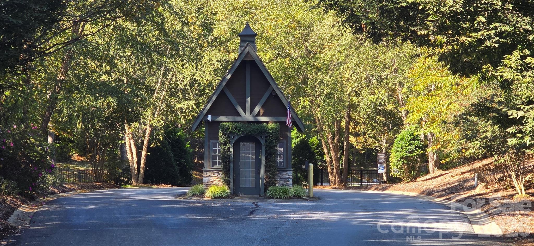 Gated Community - 208 Turning Leaf Drive, Nebo