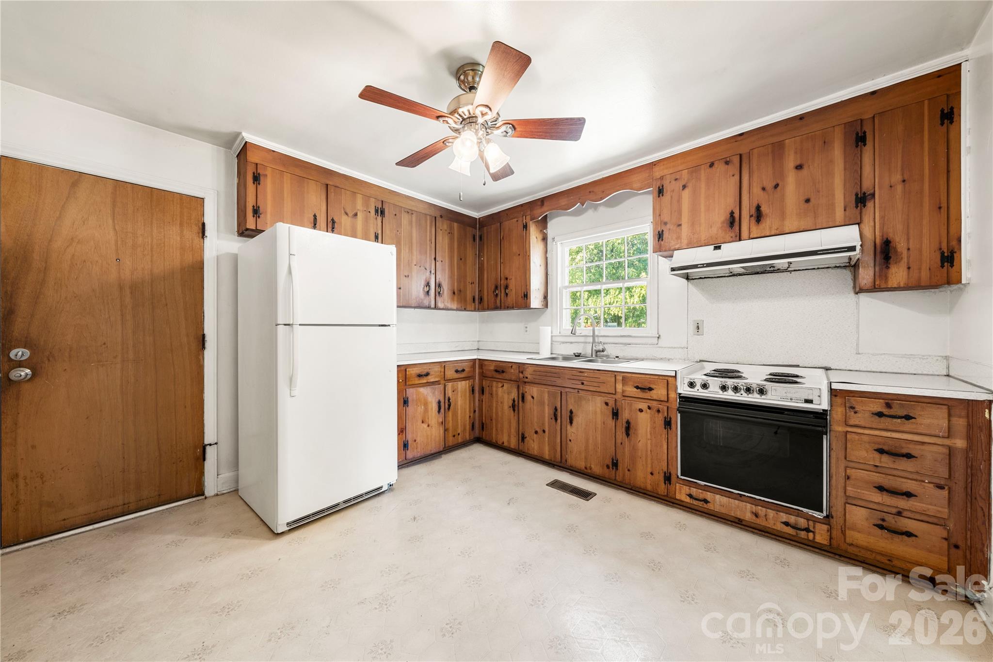 Single Family Residence at 4235 Brookway Drive, Charlotte, photo 13 of 25