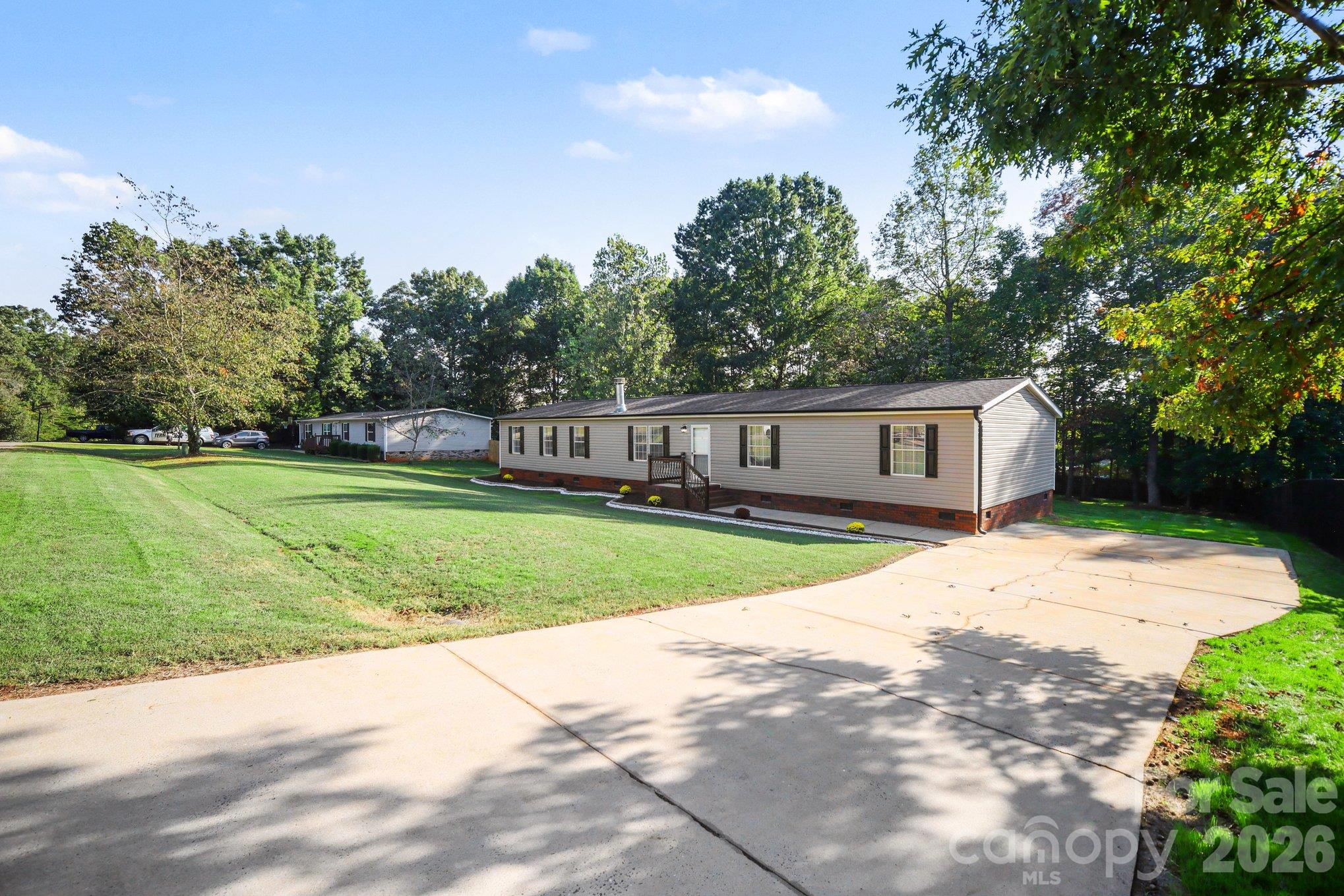 Single Family Residence at 125 Heartwood Lane, Statesville, photo 3 of 27