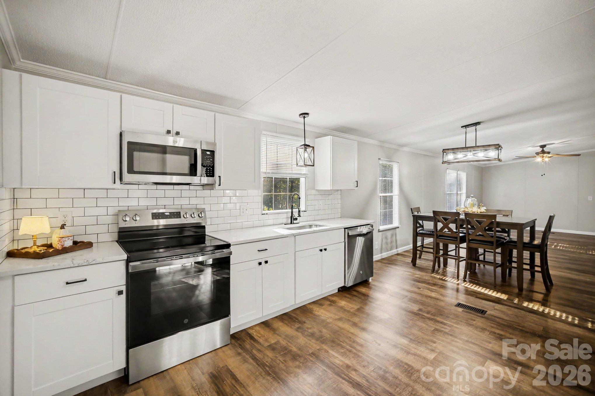 Single Family Residence at 125 Heartwood Lane, Statesville, photo 9 of 27