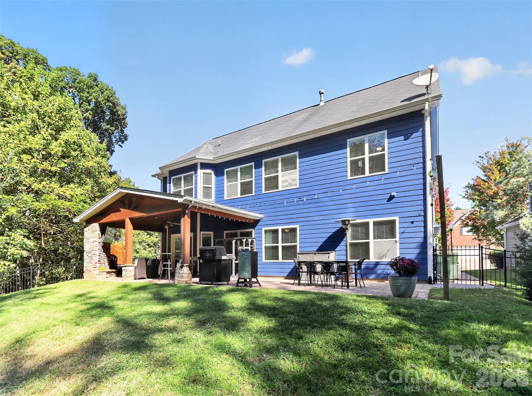 Single Family Residence at 10140 Falling Leaf Drive, Concord, photo 33 of 38