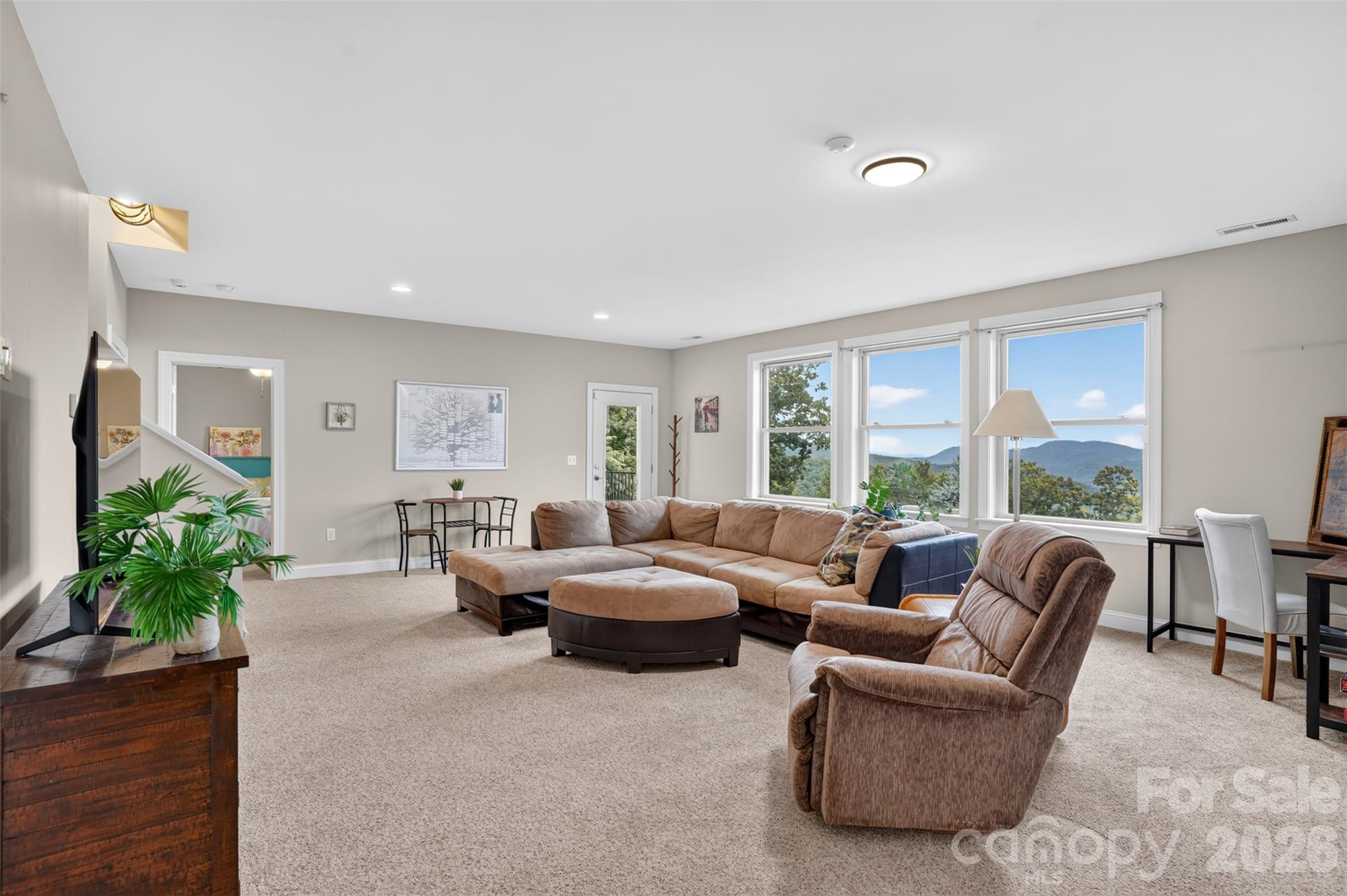 Single Family Residence at 57 Mountainaire Court, Hendersonville, photo 39 of 48