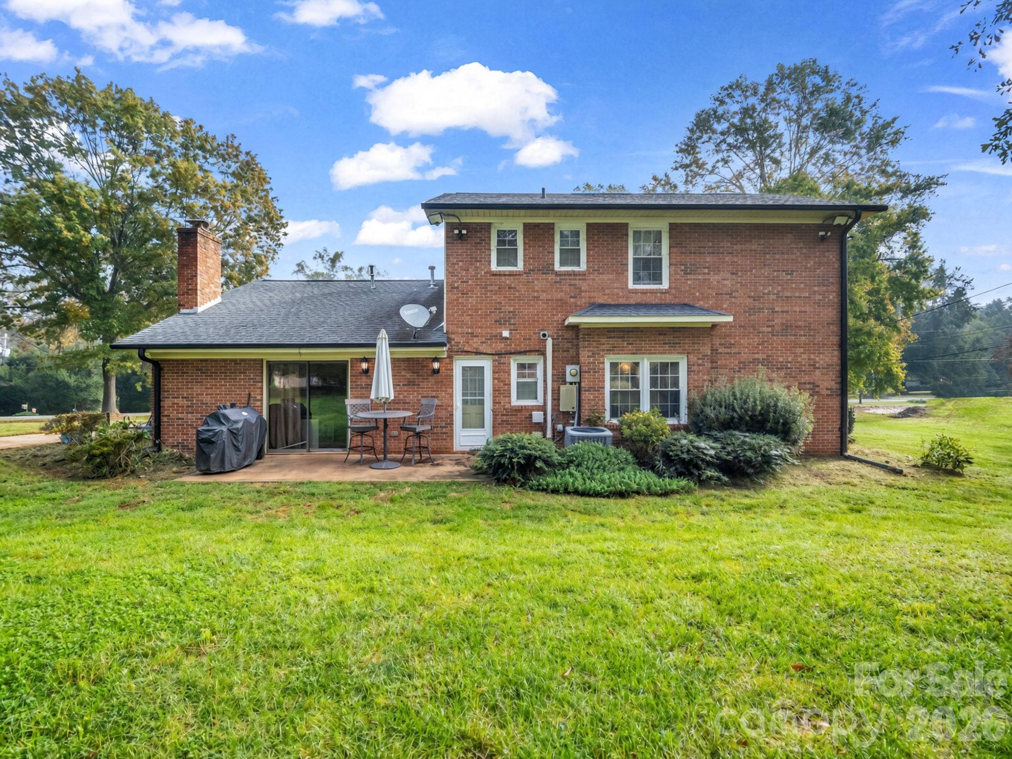 Single Family Residence at 301 Knollwood Drive, Forest City, photo 5 of 28