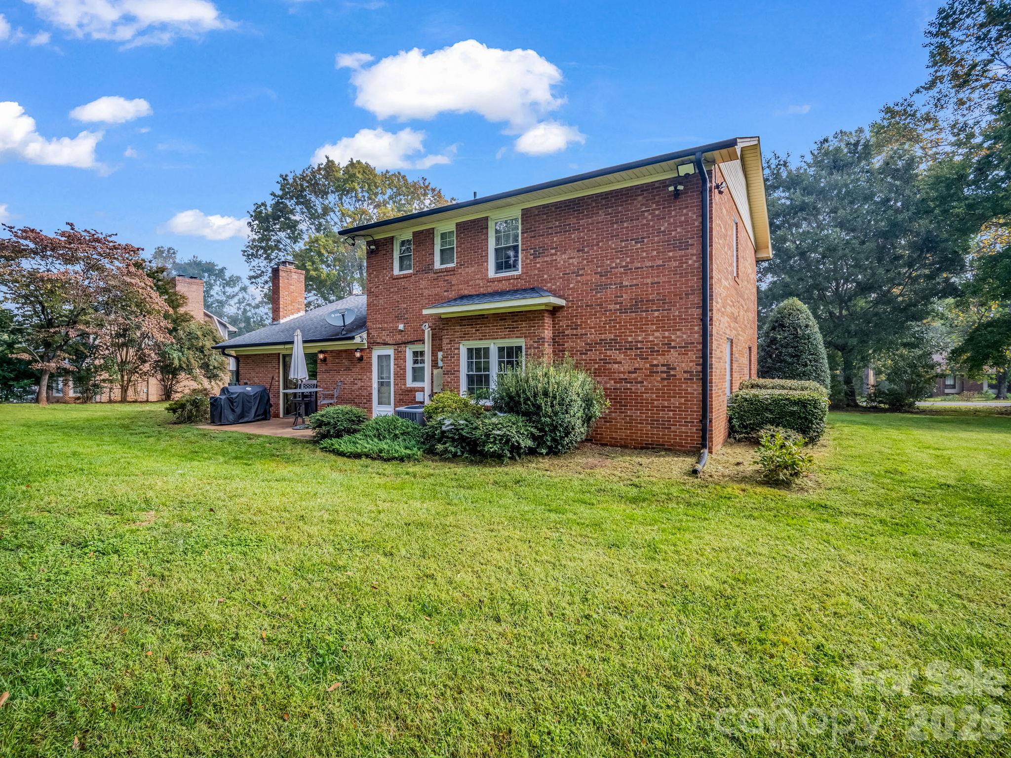 Single Family Residence at 301 Knollwood Drive, Forest City, photo 6 of 28