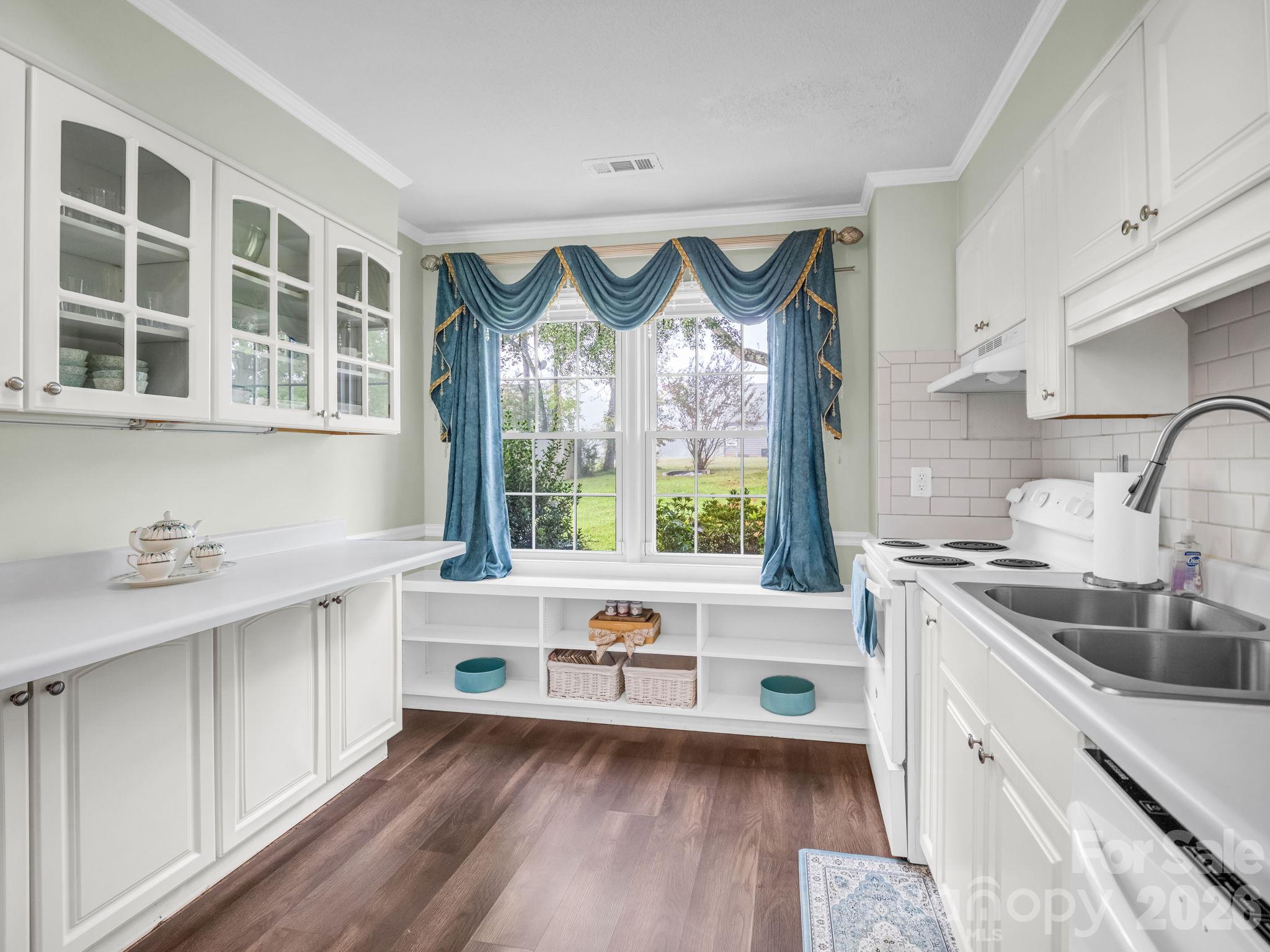 Single Family Residence at 301 Knollwood Drive, Forest City, photo 14 of 28