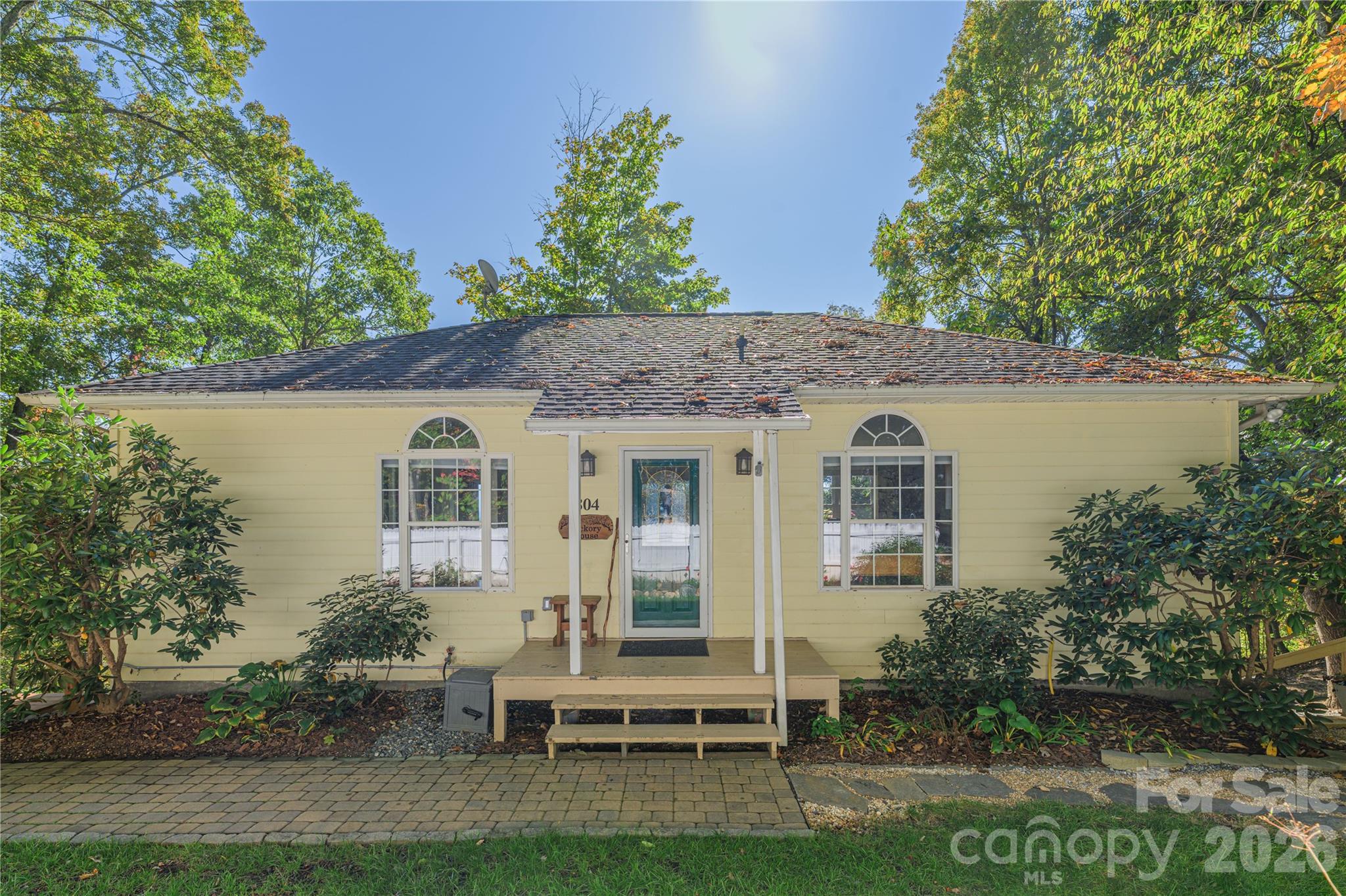 Single Family Residence at 804 Madison Heights Drive, Marshall, photo 2 of 47