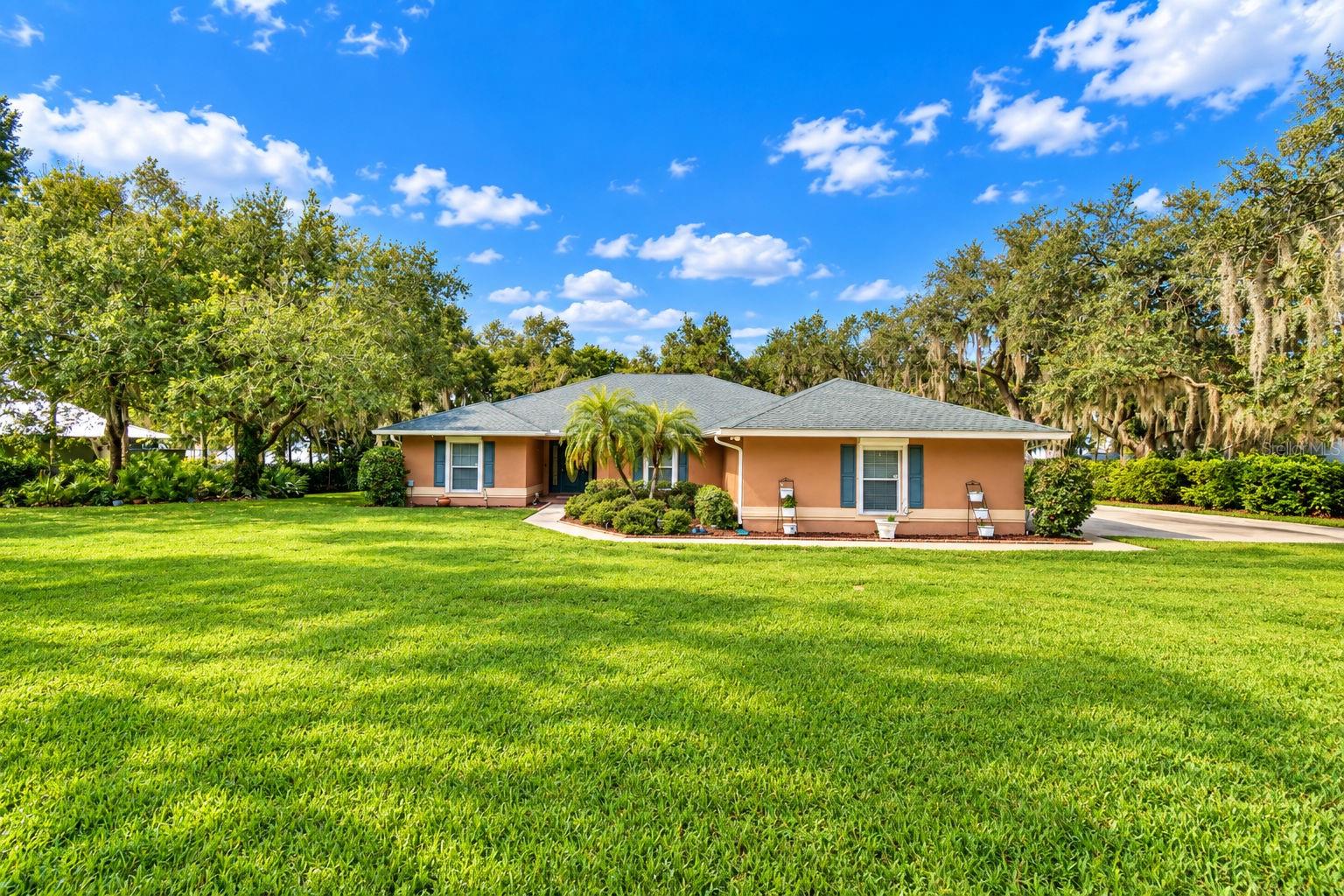 2391 S LAKE REEDY BLVD