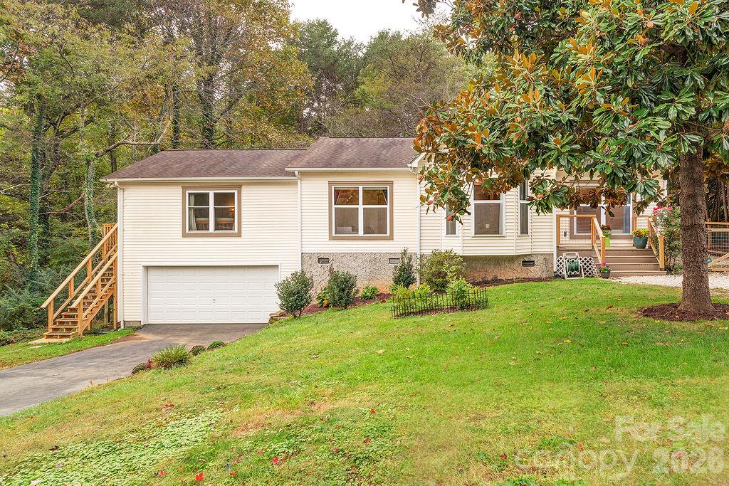 Single Family Residence at 5 Parkway Creek Drive, Asheville, photo 3 of 44