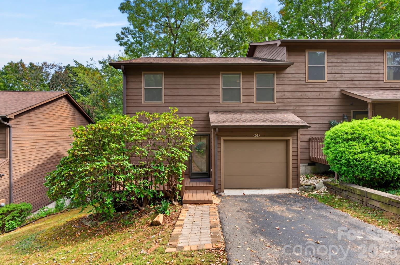 Single Family Residence at 602 Parkway Vista Drive, Asheville, photo 4 of 40