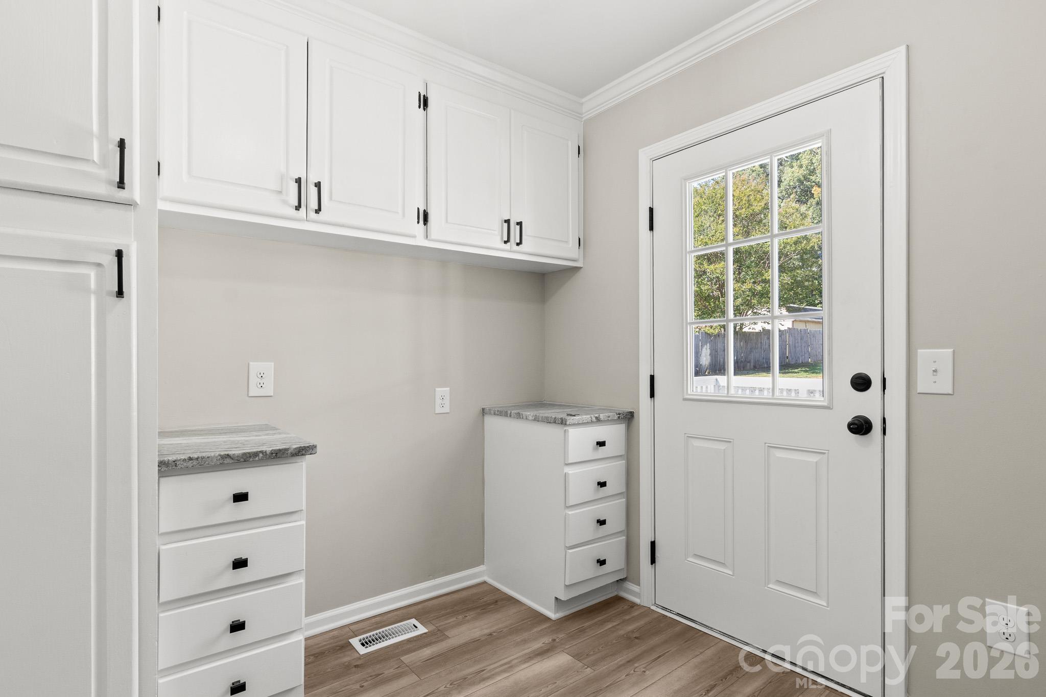 Single Family Residence at 309 Catawba Circle N, Matthews, photo 12 of 48