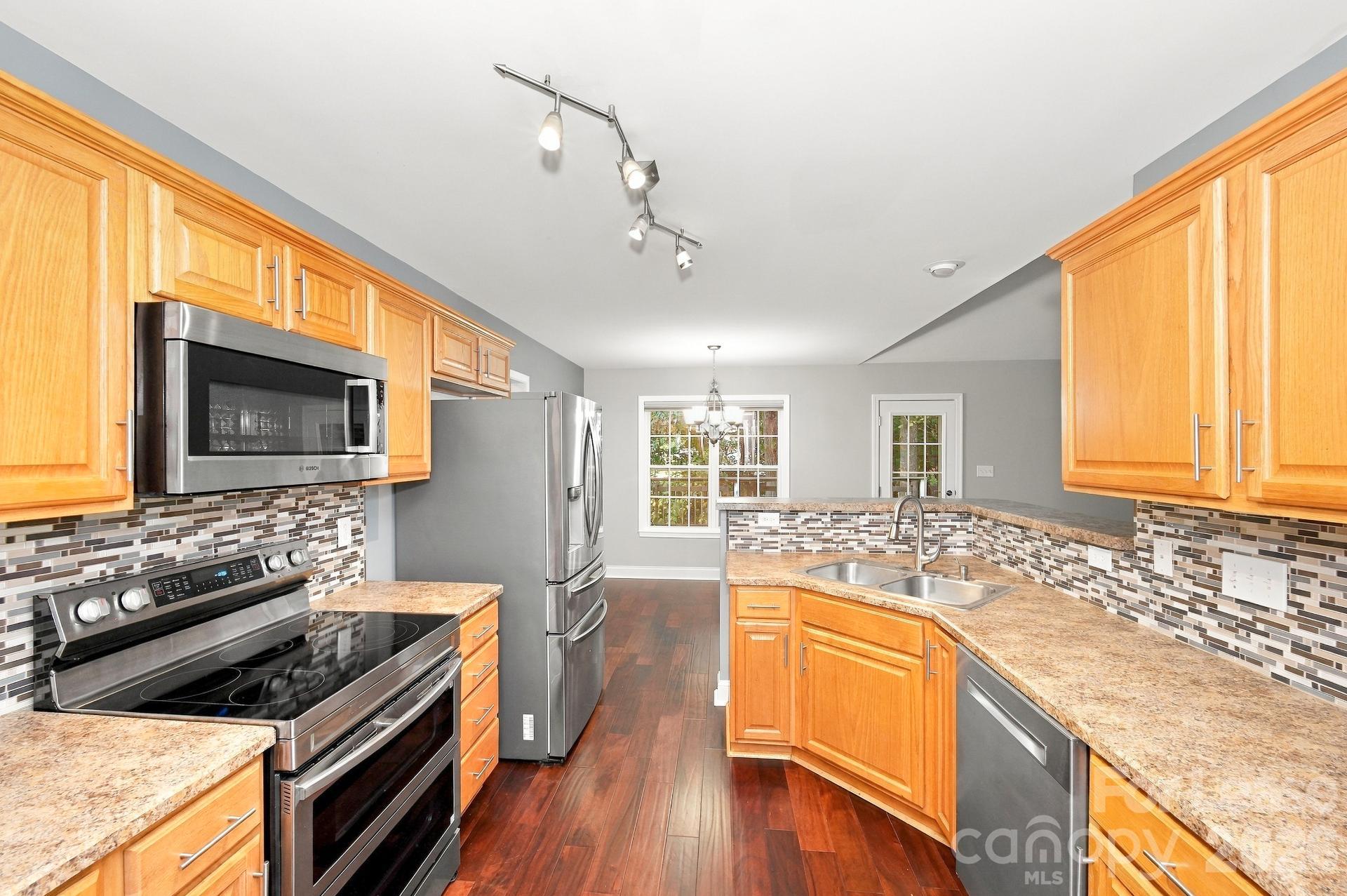 Single Family Residence at 118 Sundance Circle, Statesville, photo 11 of 19