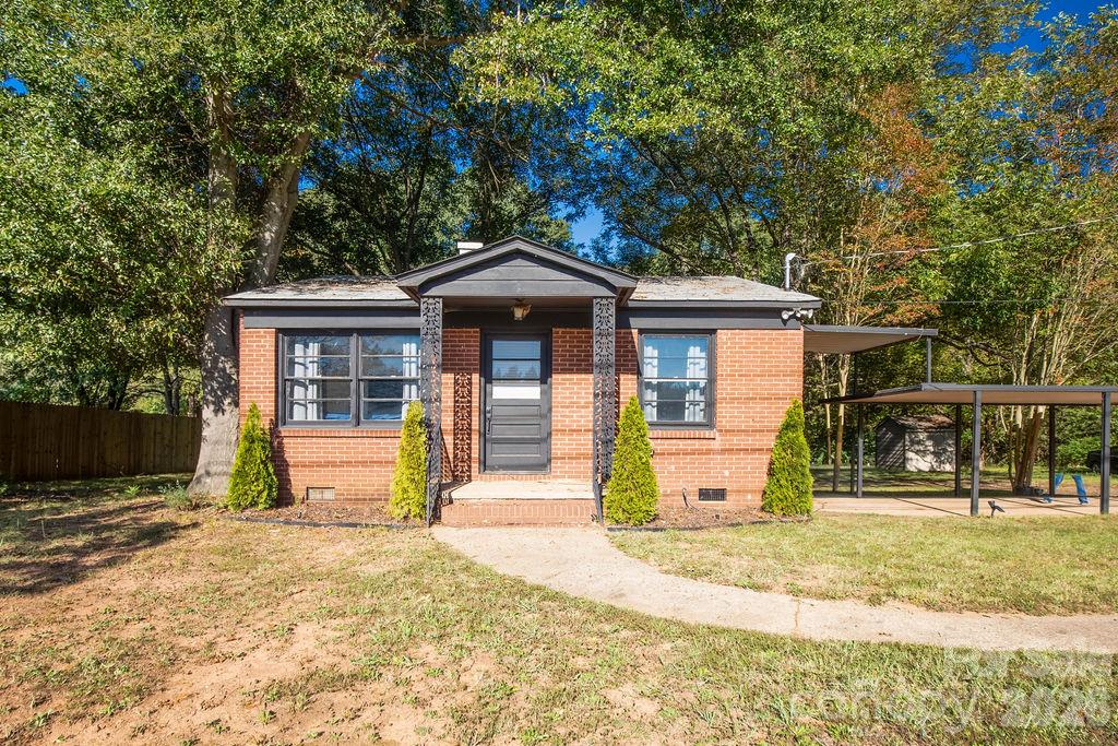 Front - 14903 Beatties Ford Road, Huntersville