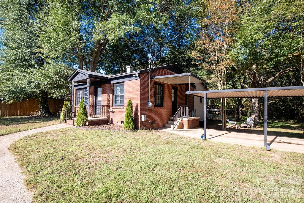 Single Family Residence at 14903 Beatties Ford Road, Huntersville, photo 17 of 19