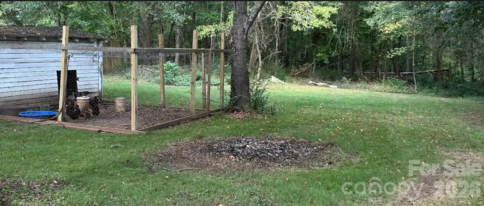 Chicken coop - 14903 Beatties Ford Road, Huntersville