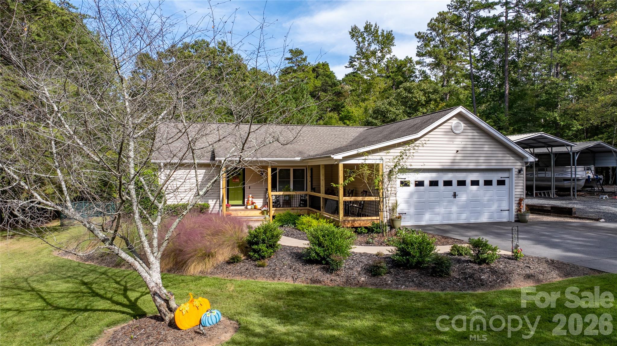 Woodrun Showstopper Home.  Very appealing home with manicured lawn back and front. - 571 Newport Drive, Mount Gilead