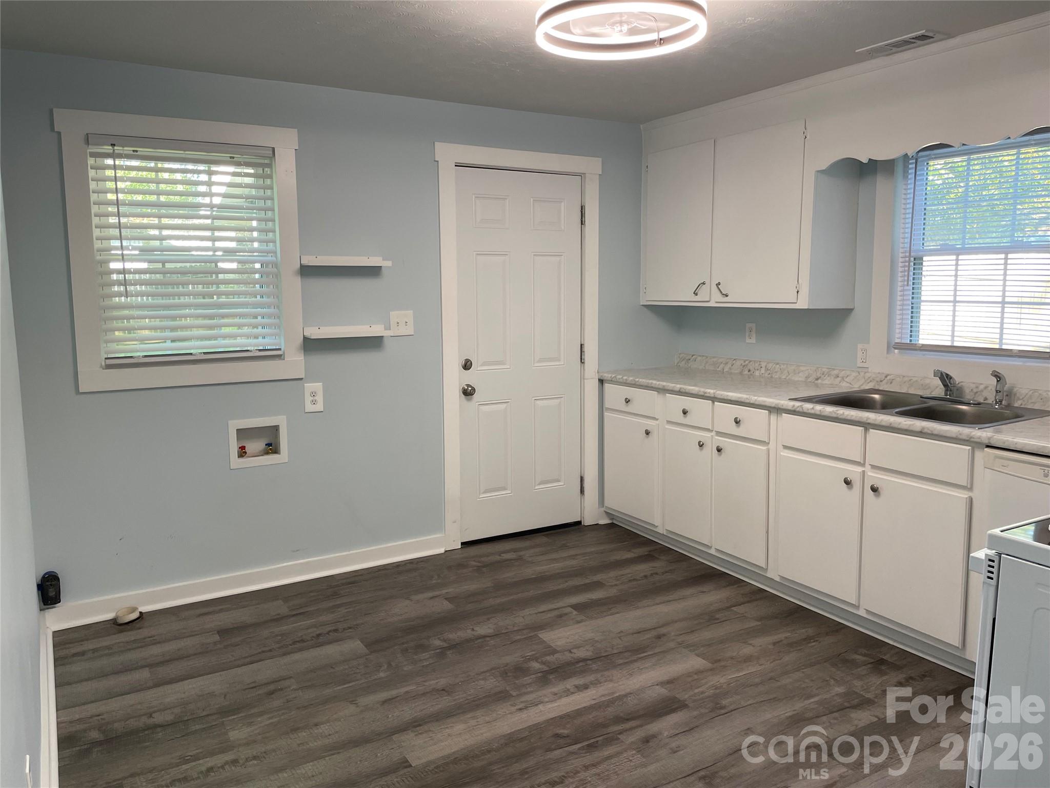 Single Family Residence at 712 Bridges Drive, Kings Mountain, photo 4 of 16