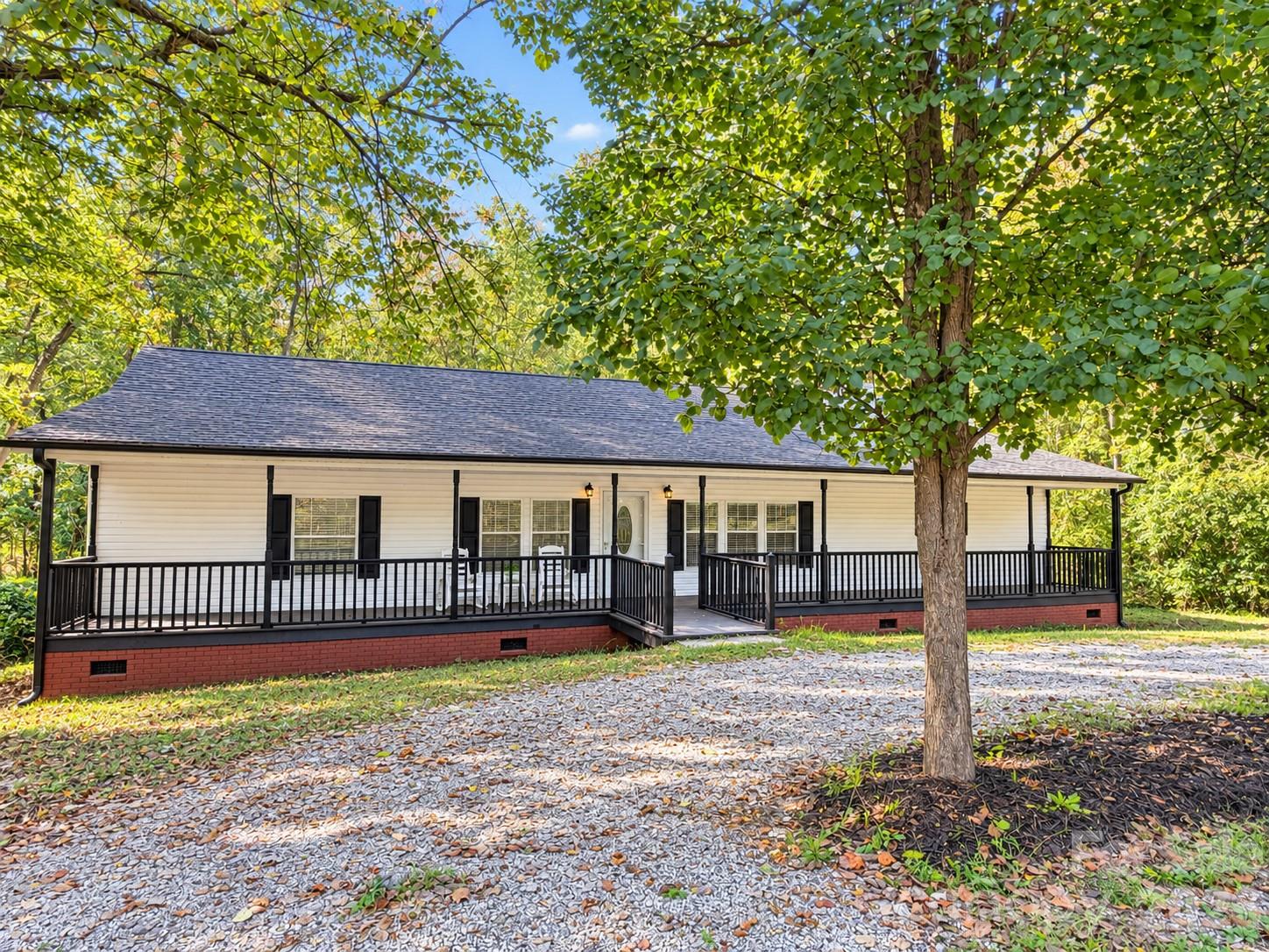 Single Family Residence at 116 Springdale Drive, York, photo 2 of 40