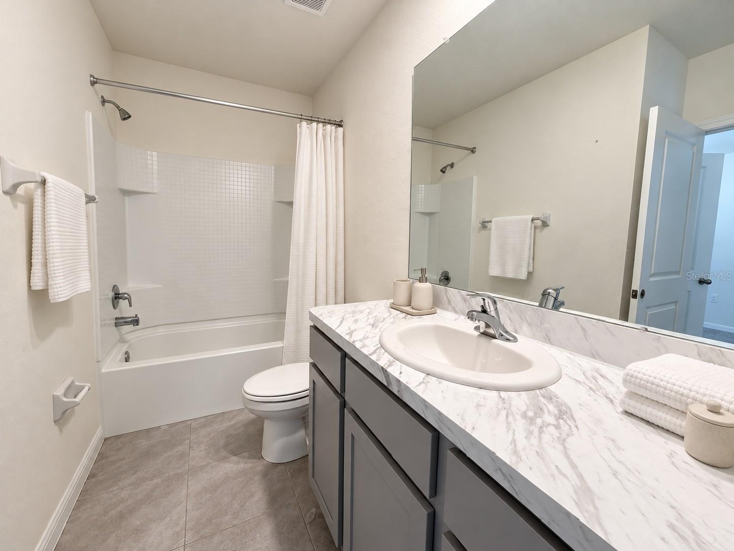 Second bath - 3515 WHITE DANDELION CT, PLANT CITY