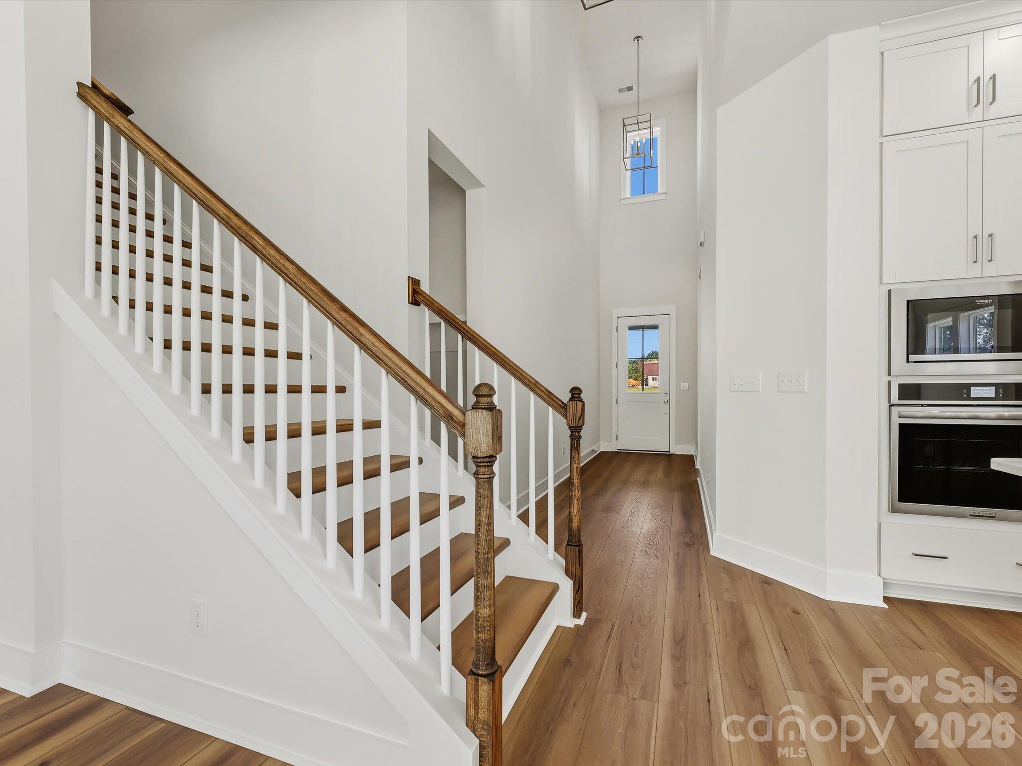 Breathtaking 2-story foyer - 558 Cape Cod Way, Rock Hill