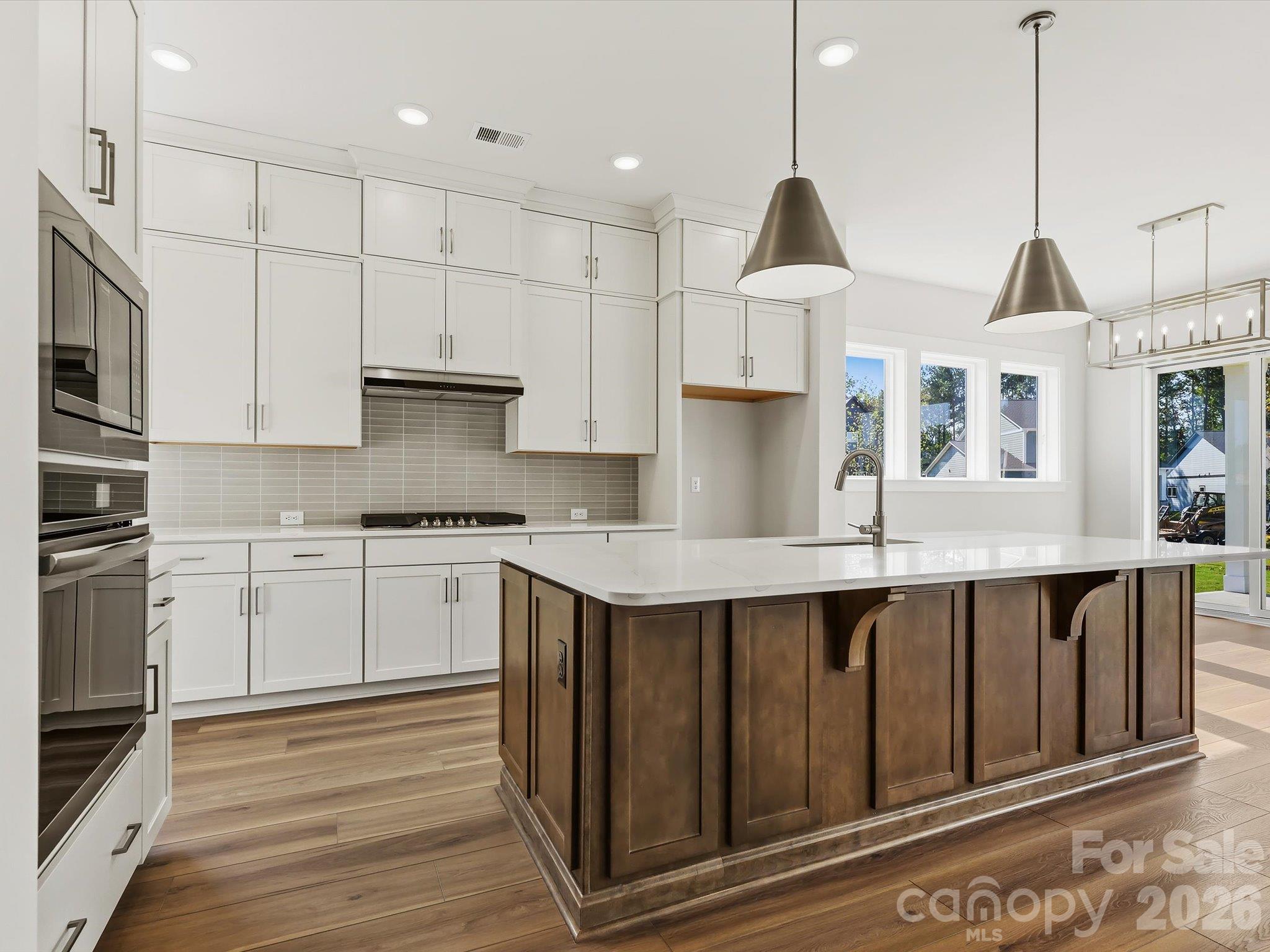 Gorgeous Gourmet Kitchen with 5-burner Gas Cooktop! - 558 Cape Cod Way, Rock Hill