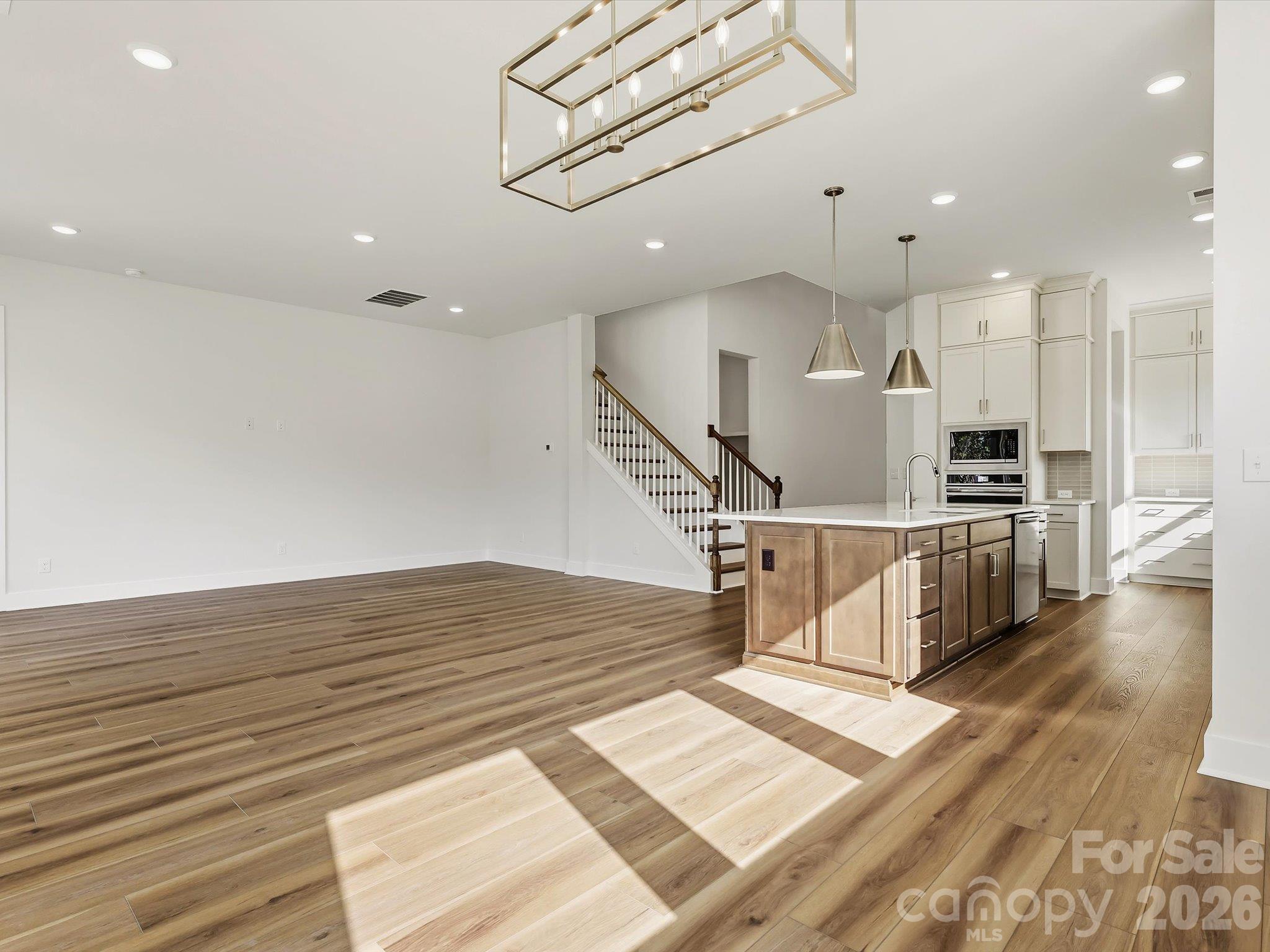 Eat-In Dining - 558 Cape Cod Way, Rock Hill