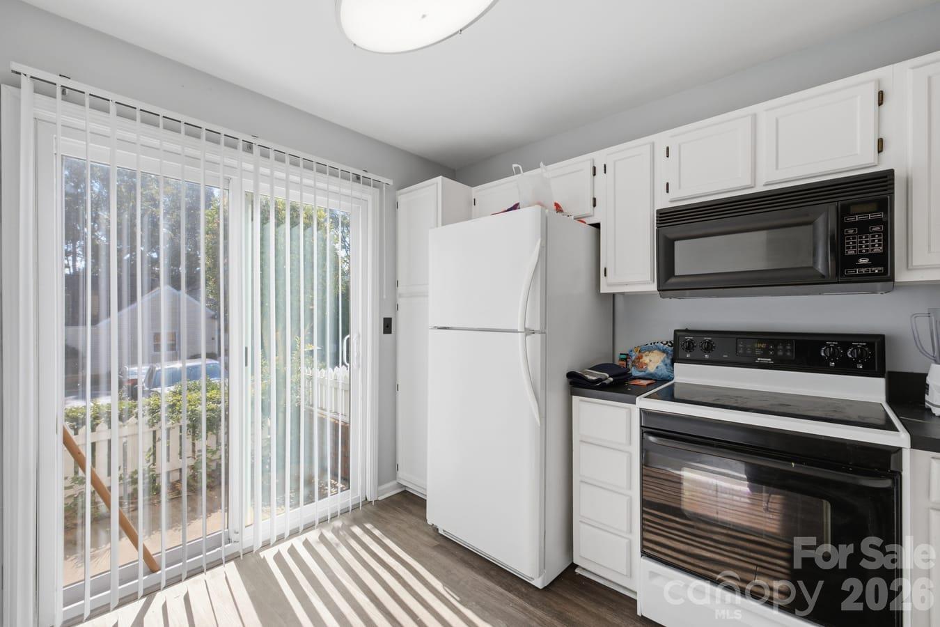 Kitchen - 329 Eastwood Drive, Salisbury