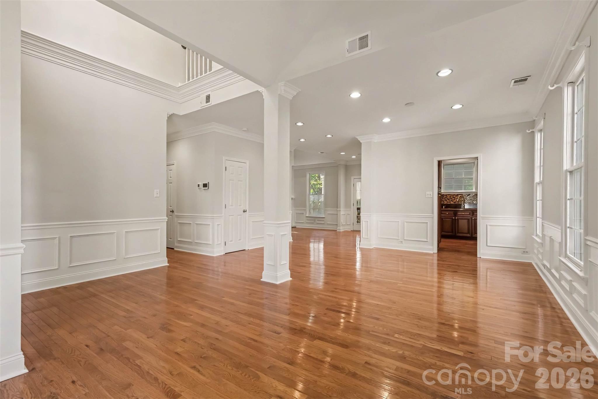 Single Family Residence at 2103 Sablewood Drive, Charlotte, photo 5 of 33