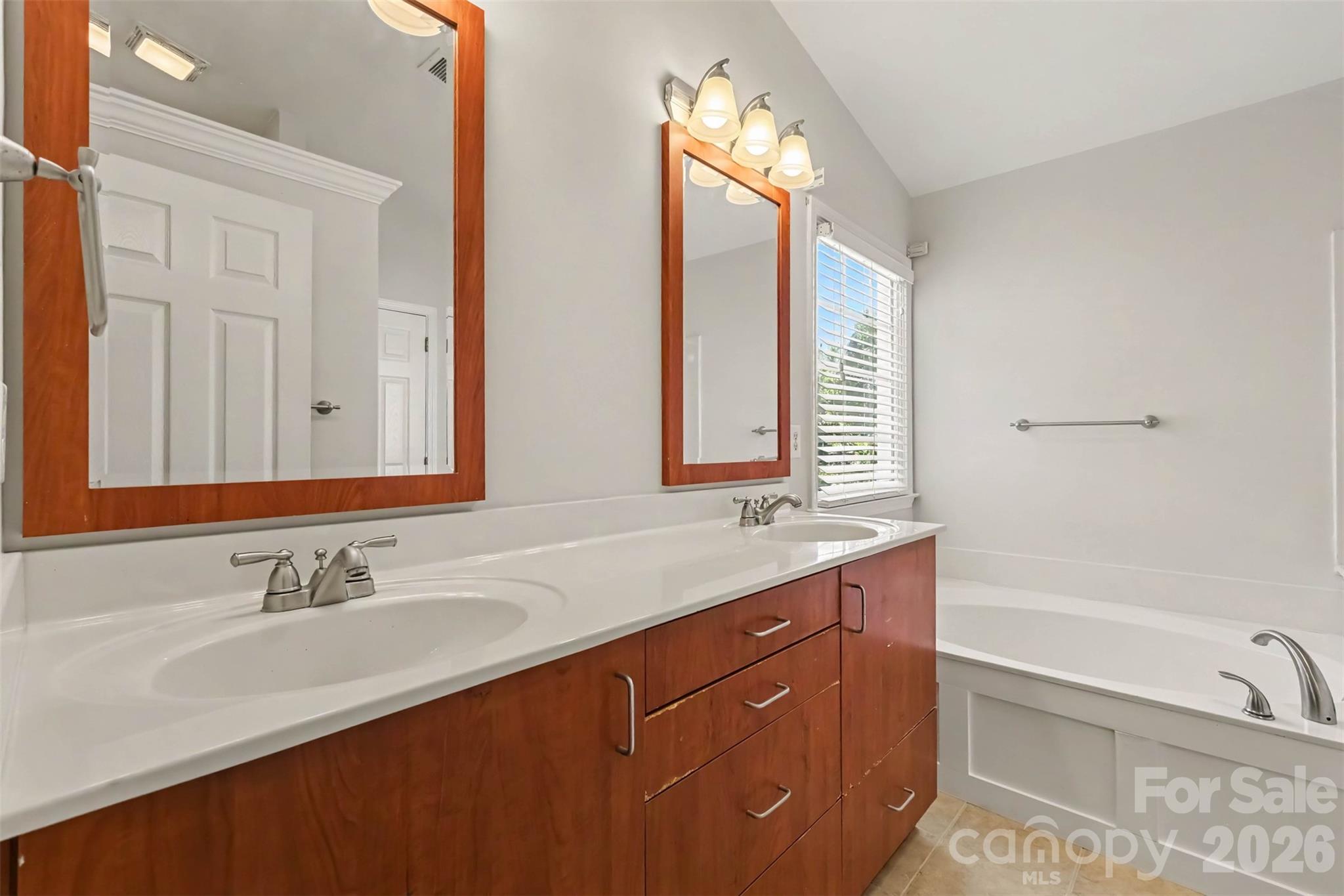 Single Family Residence at 2103 Sablewood Drive, Charlotte, photo 14 of 33