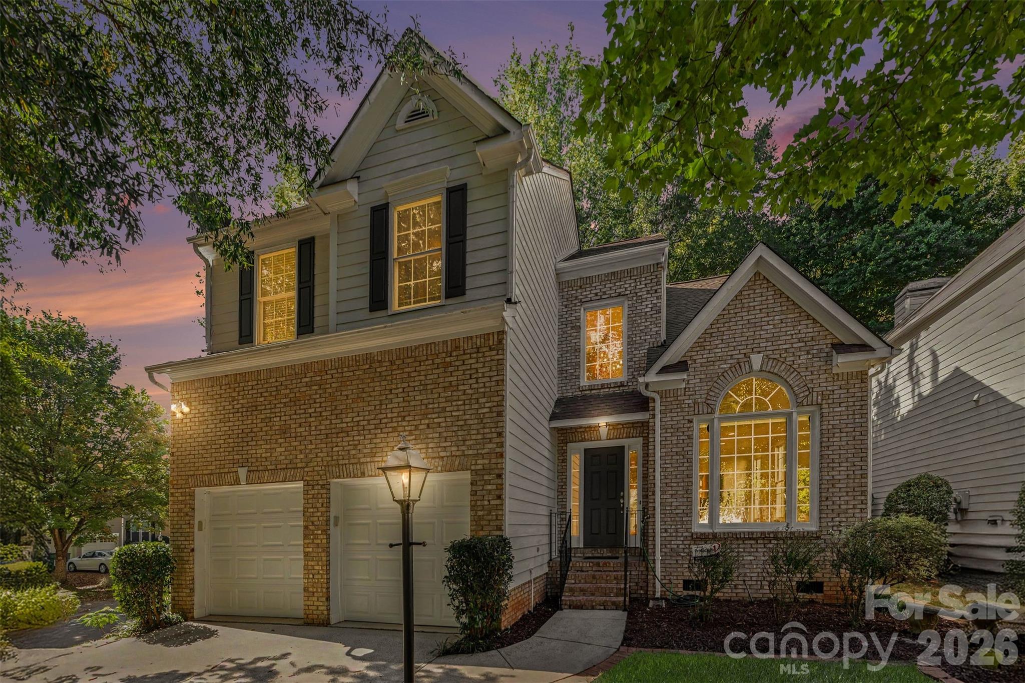 Single Family Residence at 2103 Sablewood Drive, Charlotte, photo 2 of 33