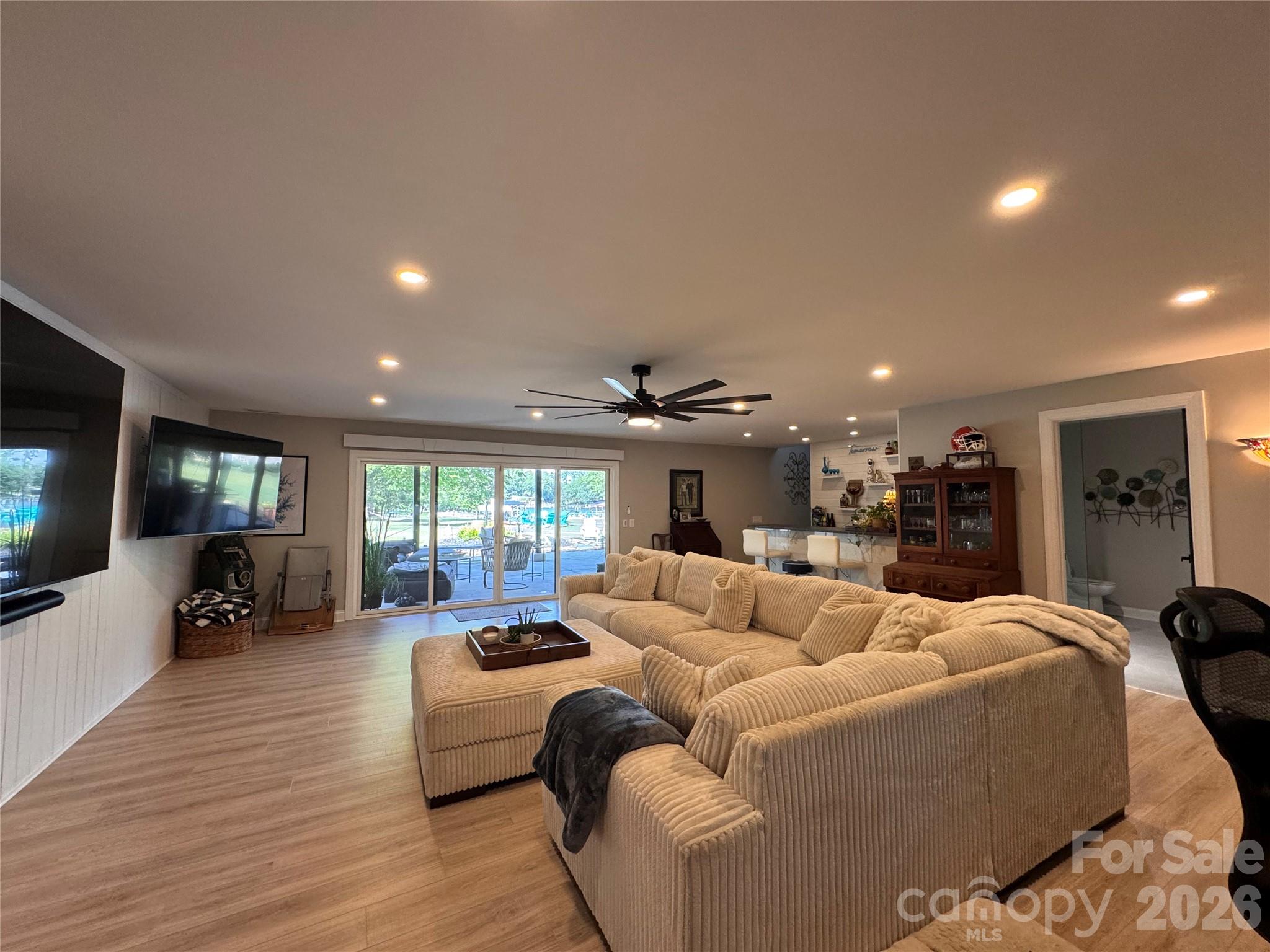 Single Family Residence at 15800 Henry Lane, Huntersville, photo 20 of 48