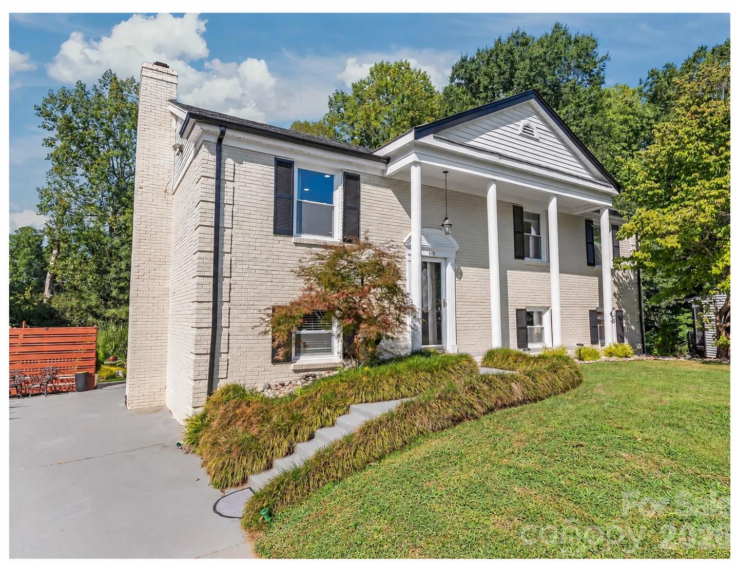 Single Family Residence at 610 Ridgeway Drive, Belmont, photo 2 of 41