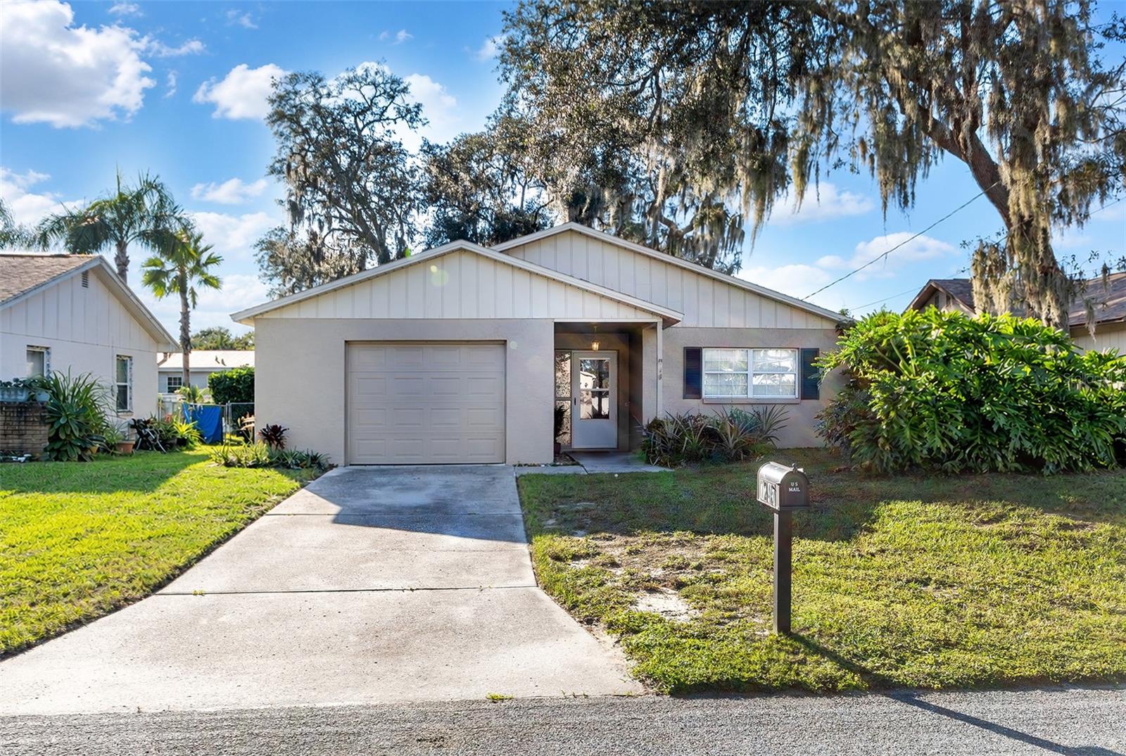 7245 KNOLL DR